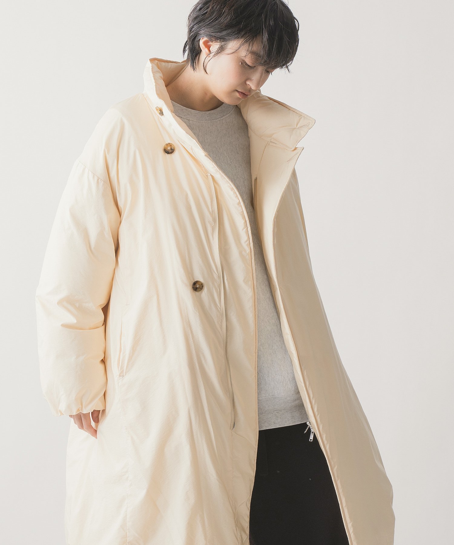 【ビーアパートメント/b apartment / MEN】の「miffew/ミフュー」STAND COLLAR VOLUME DOWN COAT インテリア・キッズ・メンズ・レディースファッション・服の通販 founy(ファニー) 　ファッション　Fashion　メンズファッション　Fashion for Men　アウター　Men's Coats Outerwear　ダウンジャケット / 軽量ダウン　Down Jackets & Coats　コレクション　Collection, Seasonal Line　シルク　Silk, 100% Silk　スタンド　Stand Collar, Upright Stand　スピンドル　Spindle, Drawcord　ダウン　Down, Puffer　トレンド　Trend, Trending Now　なめらか　Smooth, Silky Texture　バルーン　Balloon, Balloon Silhouette　フロント　Front, Front Design　ロング　Long, Long-Length　冬　Winter / This Winter　再入荷　Restock / Back in Stock　おすすめ　Recommended / Our Picks　エレガント 上品　Elegant　CREAMYELLOW|ID: prp329100004743468 ipo3291000000034278645