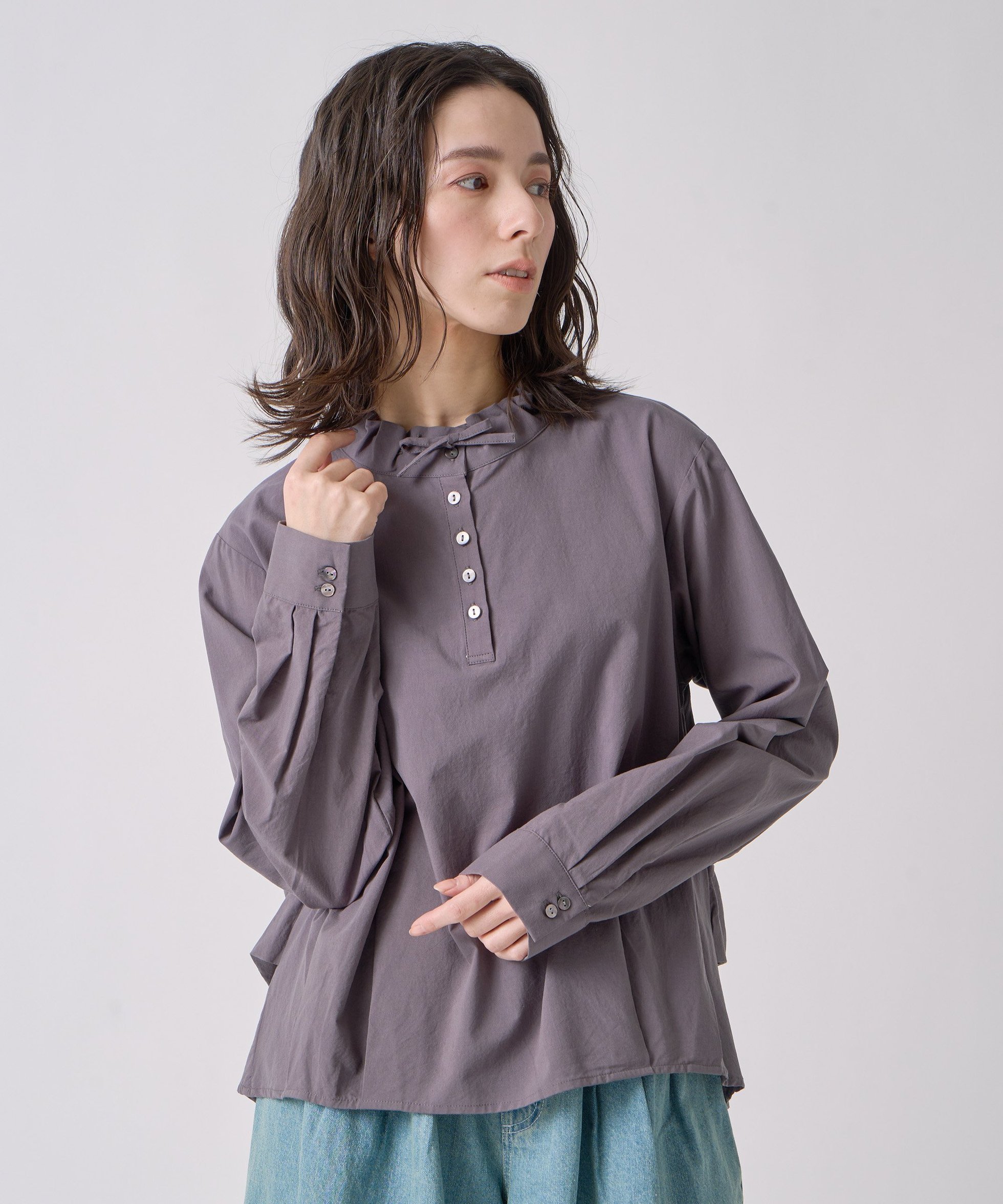 【ビーアパートメント/b apartment / MEN】の「KELEN / ケレン」デザインカラーブラウス インテリア・キッズ・メンズ・レディースファッション・服の通販 founy(ファニー) 　ファッション　Fashion　メンズファッション　Fashion for Men　アイビー　Ivy Pattern　ギャザー　Gathered, Ruffled　コレクション　Collection, Seasonal Line　スタンダード　Standard, Basic　ストライプ　Stripe, Striped Pattern　セーター　Sweater, Knitwear　ダウン　Down, Puffer　チェック　Check, Plaid, Tartan　トレンド　Trend, Trending Now　フリル　Frill, Ruffle　A/W・秋冬　Autumn/Winter　冬　Winter / This Winter　再入荷　Restock / Back in Stock　2025年　2025　2025-2026秋冬・A/W　Autumn/Winter 2025–26 AW25–26　CHARCOAL|ID: prp329100004743515 ipo3291000000034279096