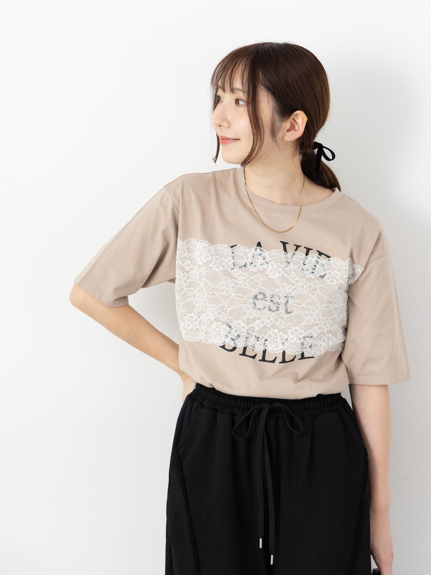 【テチチ/Te chichi】のレースロゴプリントTシャツ インテリア・キッズ・メンズ・レディースファッション・服の通販 founy(ファニー) 　ファッション　Fashion　レディースファッション　Fashion for Women　トップス・カットソー　Cut & Sew Tops　シャツ・ブラウス・オフィスカジュアル　Elegant Blouses & Button-Ups　ロングTシャツ・Tシャツ　Longline T-Shirts & Tees　おすすめ　Recommended / Our Picks　プリント　Print, Printed Pattern　ベーシック　Basic, Essential　レース　Lace, Lace Fabric　モカ|ID: prp329100004743950 ipo3291000000034283888