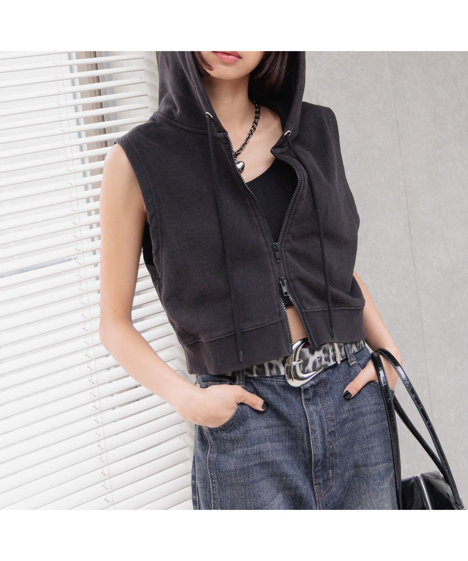 【ページボーイ/PAGEBOY】のノースリショートZIPパーカー インテリア・キッズ・メンズ・レディースファッション・服の通販 founy(ファニー) 　ファッション　Fashion　レディースファッション　Fashion for Women　トップス・カットソー　Cut & Sew Tops　レディースパーカー・カジュアルフーディー　Casual Hoodies & Sweatshirts　おすすめ　Recommended / Our Picks　ショート　Short, Short Length　ジップ　Zip, Zipper　ハーフ　Half, Half-Length　パーカー　Hoodie, Parka　ベスト　Vest, Waistcoat　夏　Summer　チャコール18|ID: prp329100004744045 ipo3291000000034285836