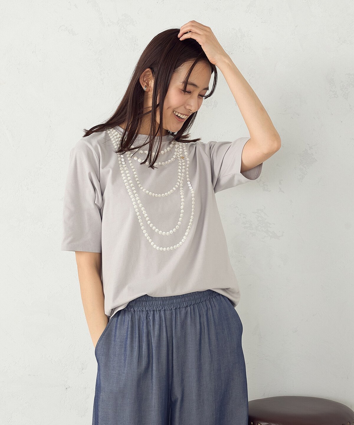 【コムサイズム/COMME CA ISM】のパールネックレスプリント トロンプルイユTシャツ インテリア・キッズ・メンズ・レディースファッション・服の通販 founy(ファニー) 　ファッション　Fashion　レディースファッション　Fashion for Women　トップス・カットソー　Cut & Sew Tops　シャツ・ブラウス・オフィスカジュアル　Elegant Blouses & Button-Ups　ロングTシャツ・Tシャツ　Longline T-Shirts & Tees　ジュエリー　Jewelry　ネックレス　Necklaces & Pendants　コンパクト　Compact, Small Size　スタッズ　Studs, Metal Accents　ネックレス　Necklace, Pendant Necklace　パール　Pearl, Pearl Accent　プリント　Print, Printed Pattern　ポケット　Pocket, Pocket Detail　エレガント 上品　Elegant　グレー|ID: prp329100004744058 ipo3291000000034286114