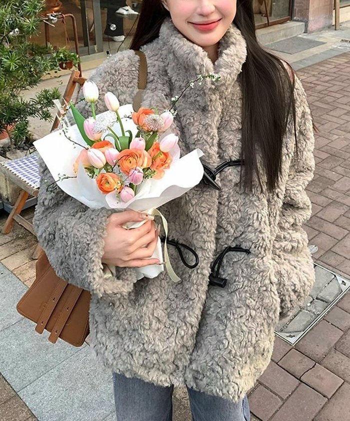 【ディアベル/DIAVEL】のフェイクファーコート インテリア・キッズ・メンズ・レディースファッション・服の通販 founy(ファニー) https://founy.com/ ファッション Fashion レディースファッション Fashion for Women アウター Coat / Outerwear Collection コート・ロングコート・ピーコート Long Coats, Peacoats & More クラシカル Classical, Vintage-Inspired ショート Short, Short Length シンプル Simple, Minimal スウェット / スエット Sweatshirt, Sweatwear スタンド Stand Collar, Upright Stand デニム Denim, Jeans Material バランス Balance, Style Balance ブルゾン Blouson, Bomber Jacket ロング Long, Long-Length 防寒 Cold Protection, Winter-Ready |ID: prp329100004744128 ipo3291000000034498549