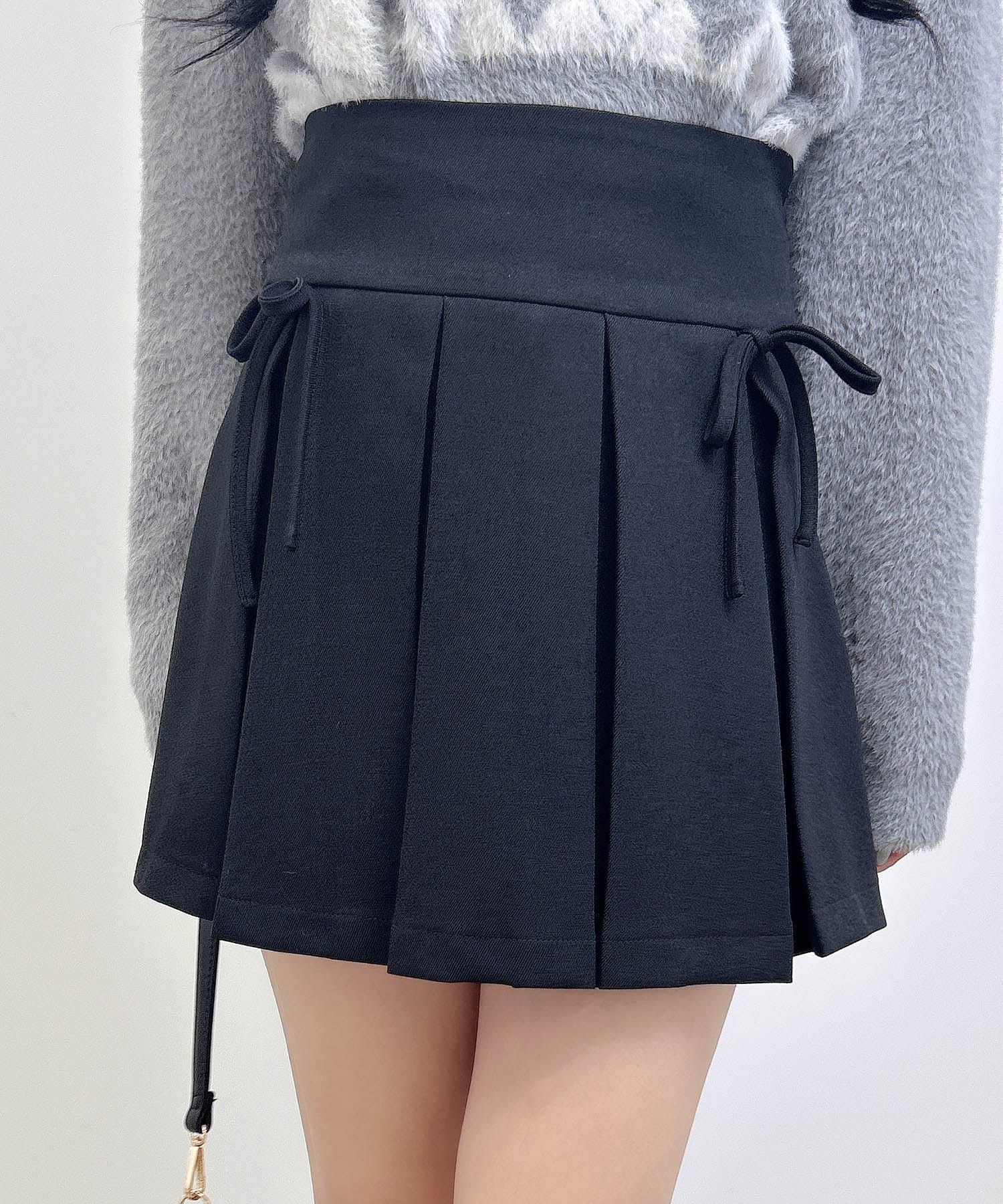 【イング/INGNI】のリボンボックスプリーツスカパン インテリア・キッズ・メンズ・レディースファッション・服の通販 founy(ファニー) 　ファッション　Fashion　レディースファッション　Fashion for Women　おすすめ　Recommended / Our Picks　サイドジップ　Side Zip, Side Zipper　スマホ　Smartphone, Mobile Device　フィット　Fit, Slim Fit　プリーツ　Pleats, Pleated　ボックス　Boxy, Box Shape　リボン　Ribbon, Bow　エレガント 上品　Elegant　クロ|ID: prp329100004744158 ipo3291000000034287771