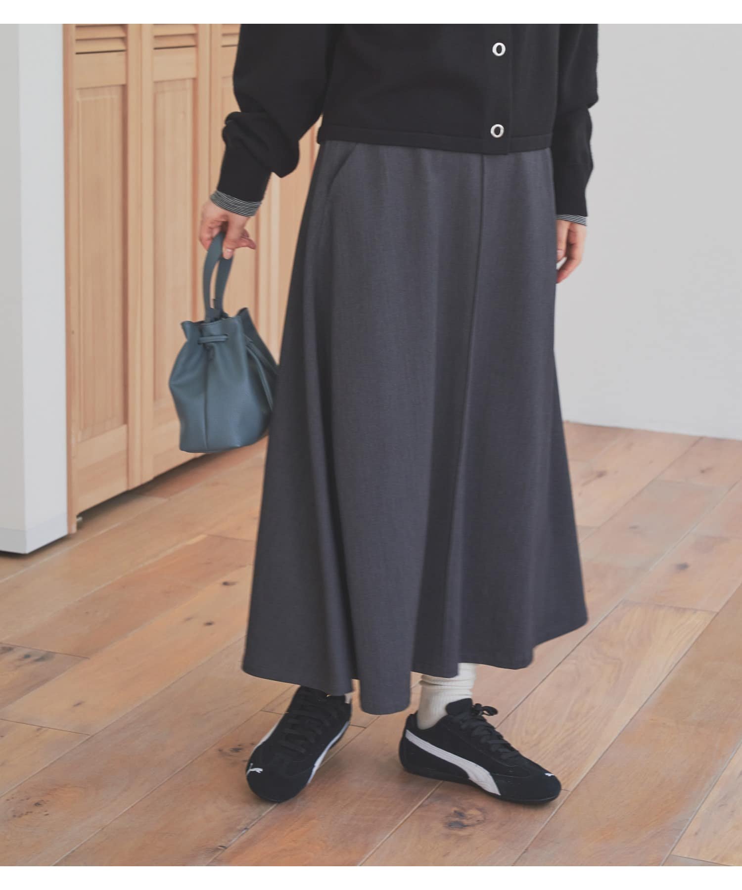 【アーバンリサーチ ドアーズ/URBAN RESEARCH DOORS】の『仁村紗和さん着用』『UR TECH』完声フレアスカート 人気、トレンドファッション・服の通販 founy(ファニー) 　ファッション　Fashion　レディースファッション　Fashion for Women　スカート　Skirts　Aライン・フレアスカート　A-Line & Flared Skirts　シンプル　Simple, Minimal　センター　Center, Center Line　タイツ　Tights, Legwear　定番　Standard, Basic Item　フレア　Flare, Flared　冬　Winter / This Winter　A/W・秋冬　Autumn/Winter　エレガント 上品　Elegant　2025年　2025　2025-2026秋冬・A/W　Autumn/Winter 2025–26 AW25–26　 other-1|ID: prp329100004744160 ipo3291000000034928024