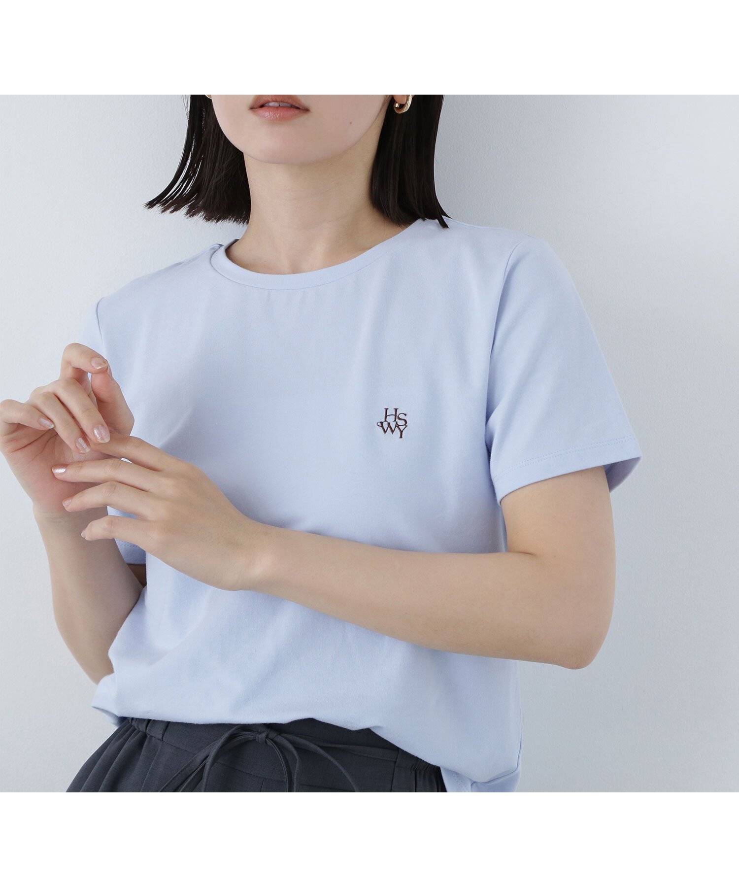 【ナチュラル ビューティー ベーシック/NATURAL BEAUTY BASIC】のワンポイントコンパクトTシャツ インテリア・キッズ・メンズ・レディースファッション・服の通販 founy(ファニー) 　ファッション　Fashion　レディースファッション　Fashion for Women　トップス・カットソー　Cut & Sew Tops　シャツ・ブラウス・オフィスカジュアル　Elegant Blouses & Button-Ups　ロングTシャツ・Tシャツ　Longline T-Shirts & Tees　コンパクト　Compact, Small Size　ワンポイント　One Point, Statement Accent　ブルー|ID: prp329100004744173 ipo3291000000034288071