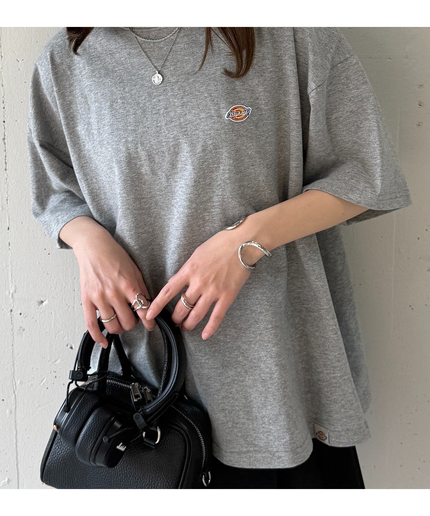 【セットアップセブン/SETUP7】のDickies/【別注】左胸刺繍ワッペンTシャツ 5222-TTMDK2 ディッキーズ インテリア・キッズ・メンズ・レディースファッション・服の通販 founy(ファニー) 　ファッション　Fashion　レディースファッション　Fashion for Women　トップス・カットソー　Cut & Sew Tops　シャツ・ブラウス・オフィスカジュアル　Elegant Blouses & Button-Ups　ロングTシャツ・Tシャツ　Longline T-Shirts & Tees　アウトドア　Outdoor Clothing　カーゴパンツ　Cargo Pants, Utility Pants　ショート　Short, Short Length　シンプル　Simple, Minimal　スタイリッシュ　Stylish, Fashionable　スニーカー　Sneakers, Trainers　デニム　Denim, Jeans Material　トレンド　Trend, Trending Now　定番　Standard, Basic Item　ハーフ　Half, Half-Length　別注　Limited Edition, Custom Order　リラックス　Relax, Relaxed Fit　ワーク　Workwear, Utility Style　再入荷　Restock / Back in Stock　おすすめ　Recommended / Our Picks　夏　Summer　GRY|ID: prp329100004744237 ipo3291000000034289026