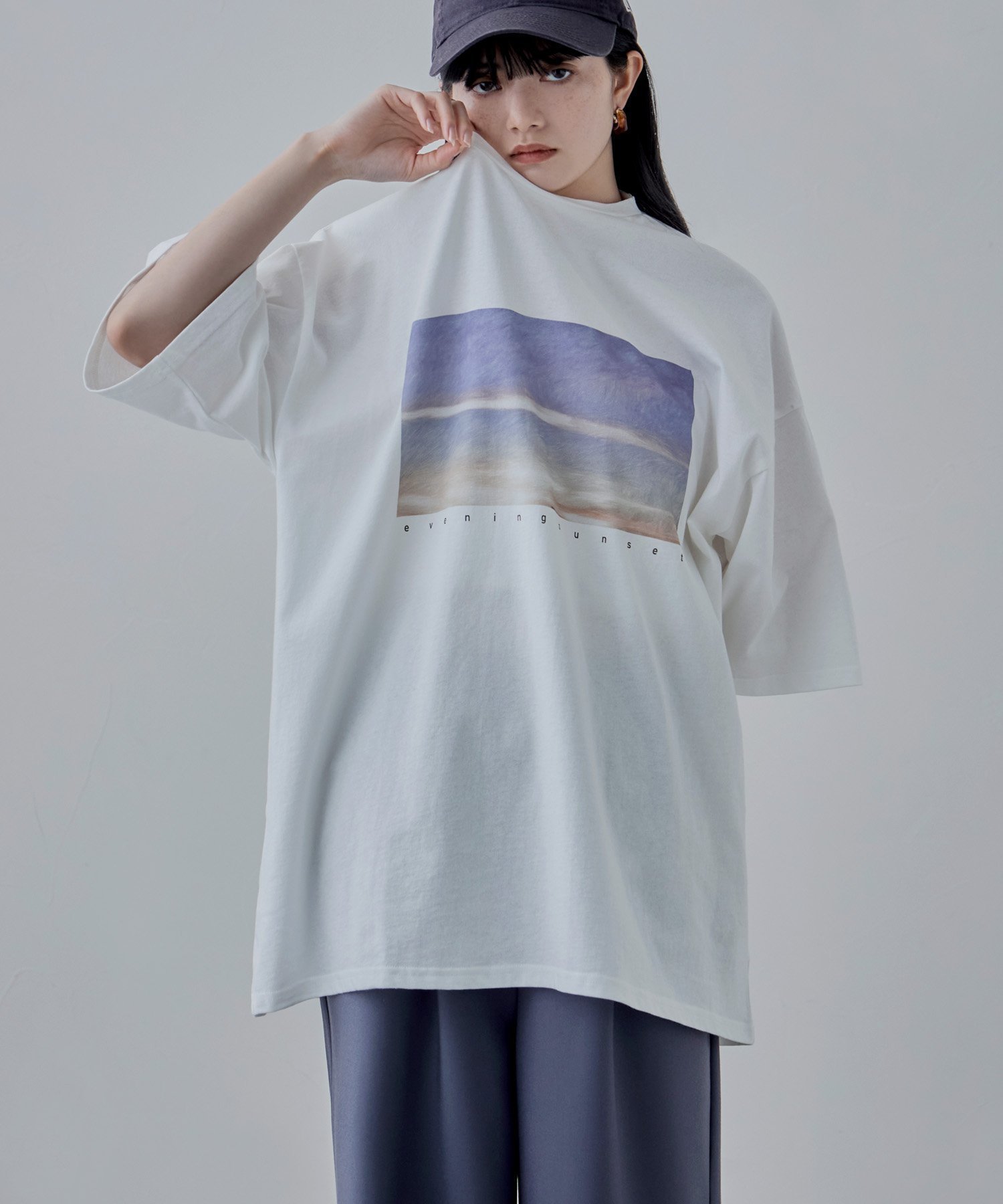 【ビーフラット/bflat】のデザインプリントBIGシルエットTシャツ インテリア・キッズ・メンズ・レディースファッション・服の通販 founy(ファニー) 　ファッション　Fashion　レディースファッション　Fashion for Women　トップス・カットソー　Cut & Sew Tops　シャツ・ブラウス・オフィスカジュアル　Elegant Blouses & Button-Ups　ロングTシャツ・Tシャツ　Longline T-Shirts & Tees　スラックス　Slacks, Dress Pants　トレンド　Trend, Trending Now　ビッグ　Big, Oversized　プリント　Print, Printed Pattern　半袖　Short Sleeve, Half Sleeve　ワンポイント　One Point, Statement Accent　オフ|ID: prp329100004744305 ipo3291000000034290101