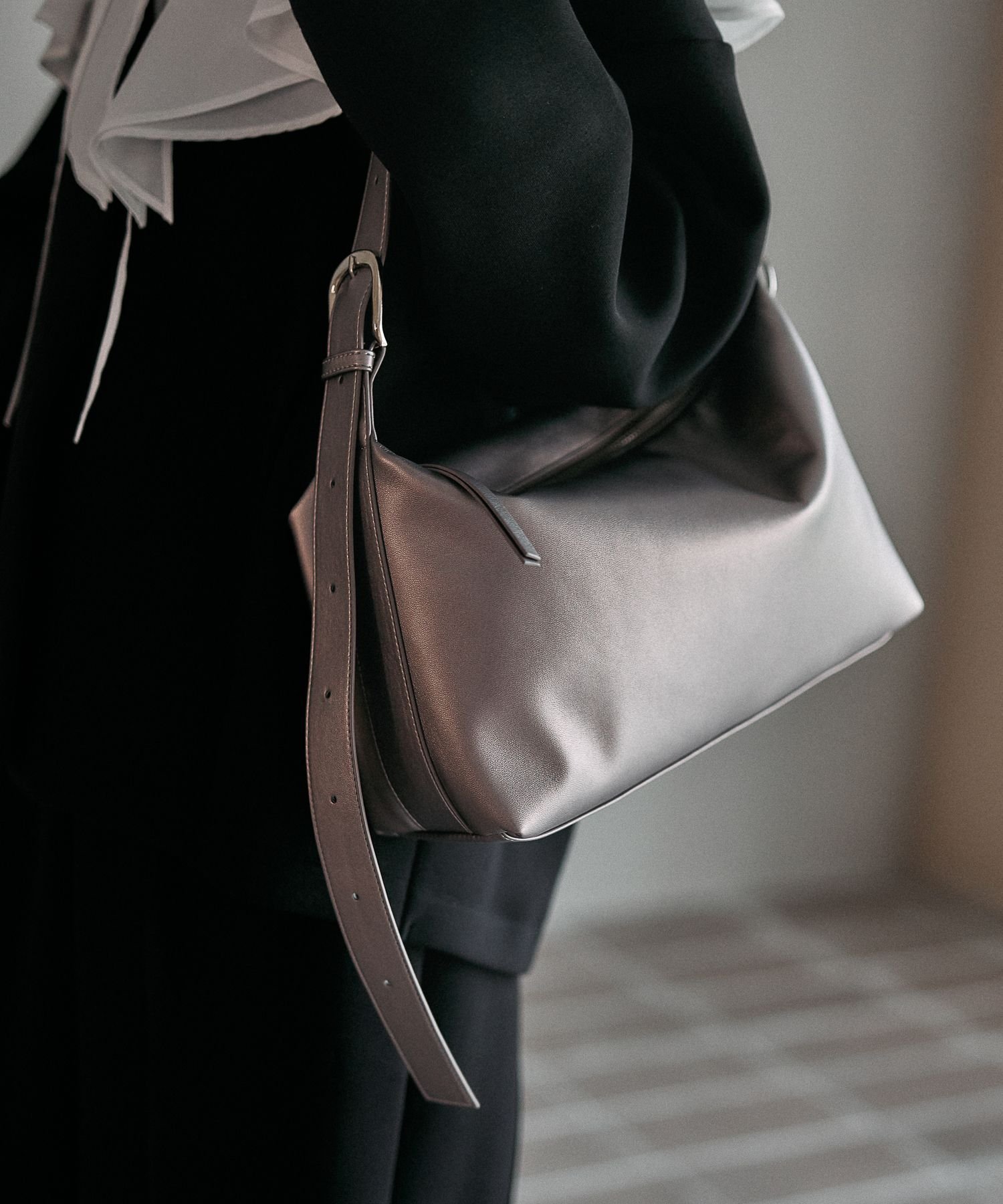 【レプシィム ローリーズファーム/LEPSIM LOWRYS FARM】のフェイクレザースクエアショルダー インテリア・キッズ・メンズ・レディースファッション・服の通販 founy(ファニー) 　ファッション　Fashion　レディースファッション　Fashion for Women　インナー　Innerwear　キーホルダー　Keychain, Key Holder　ショルダー　Shoulder, Shoulder Strap　ジップ　Zip, Zipper　チャーム　Charm, Pendant　トレンド　Trend, Trending Now　フェイクレザー　Faux Leather, PU Leather　ポケット　Pocket, Pocket Detail　メタル　Metal, Metal Parts　ロング　Long, Long-Length　ガンメタ11|ID: prp329100004744377 ipo3291000000034874029