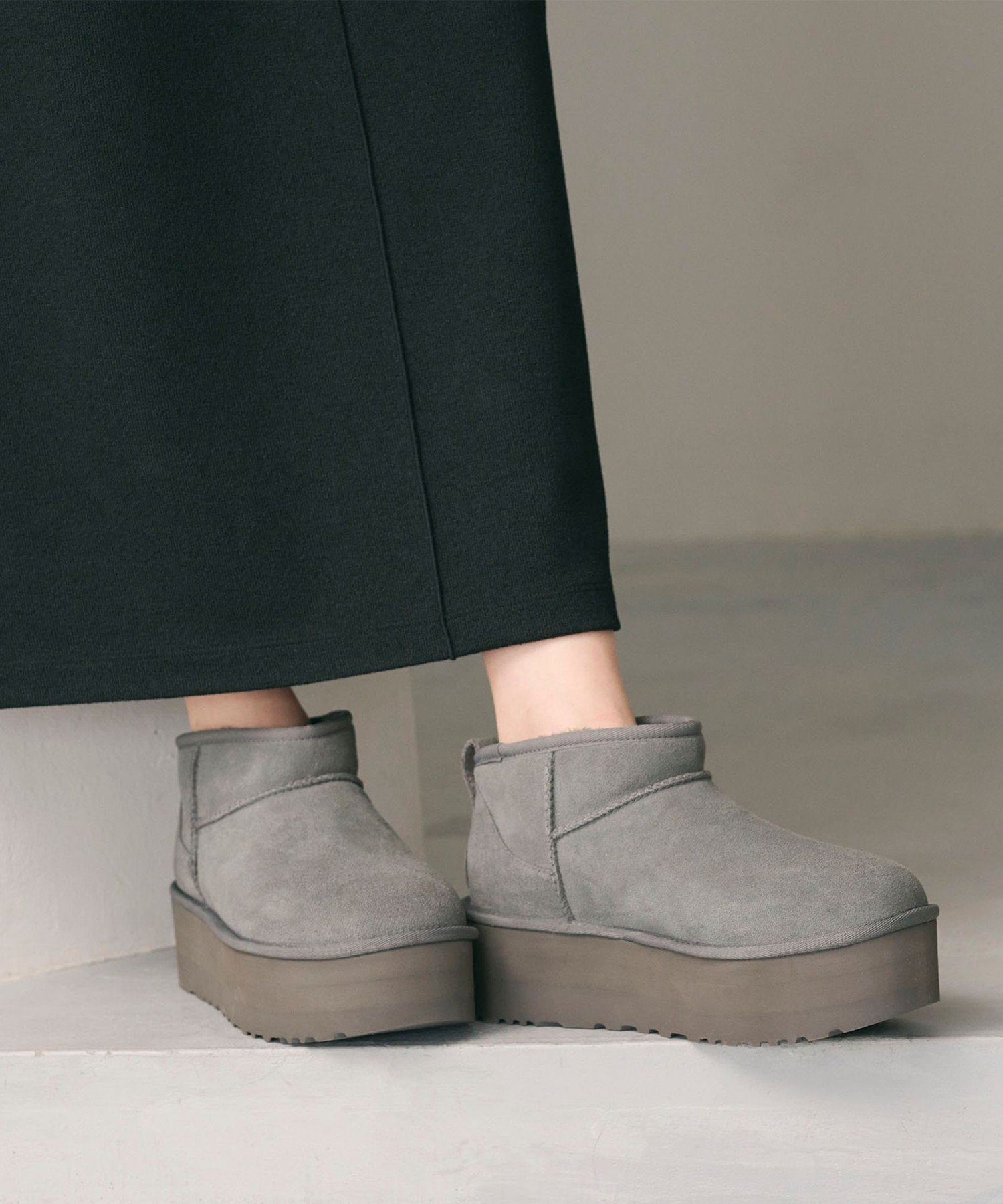 【ビューティ&ユース ユナイテッドアローズ/BEAUTY&YOUTH / UNITED ARROWS】のUGG クラシック ウルトラミニプラットフォーム ブーツ インテリア・キッズ・メンズ・レディースファッション・服の通販 founy(ファニー) 　ファッション　Fashion　レディースファッション　Fashion for Women　アシンメトリー　Asymmetrical Style　厚底　Platform Shoes　くるぶし　Ankle-Length　カリフォルニア　California, Cali Style　クラシック　Classic, Timeless Style　シューズ　Shoes, Footwear　トレンド　Trend, Trending Now　人気　Popular, Best Seller　フォルム　Silhouette, Form　ライニング　Inner Lining, Inner Fabric, Lined　おすすめ　Recommended / Our Picks　MD.GRAY|ID: prp329100004744399 ipo3291000000034911997