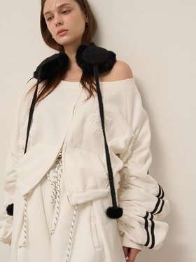 【スナイデル/SNIDEL】 【SNIDEL/NUTMEG】オフショルジップロゴプルオーバー人気、トレンドファッション・服の通販 founy(ファニー) ファッション Fashion レディースファッション Fashion for Women トップス・カットソー Cut & Sew Tops カジュアルプルオーバー・ニットトップス Pullovers & Knit Tops / Casual Pullovers ウェーブ Wavy Pattern ヴィンテージ Vintage Style ギャザー Gathered, Ruffled コラボ Collaboration, Collab ショルダー Shoulder, Shoulder Strap スウェット / スエット Sweatshirt, Sweatwear ストレート Straight, Straight Cut スポーツ Sports, Activewear スポーティ Sporty, Casual Athletic セットアップ Set-Up, Coordinated Outfit 人気 Popular, Best Seller バランス Balance, Style Balance フェミニン Feminine, Girly フロント Front, Front Design ワンポイント One Point, Statement Accent おすすめ Recommended / Our Picks |ID:prp329100004744436