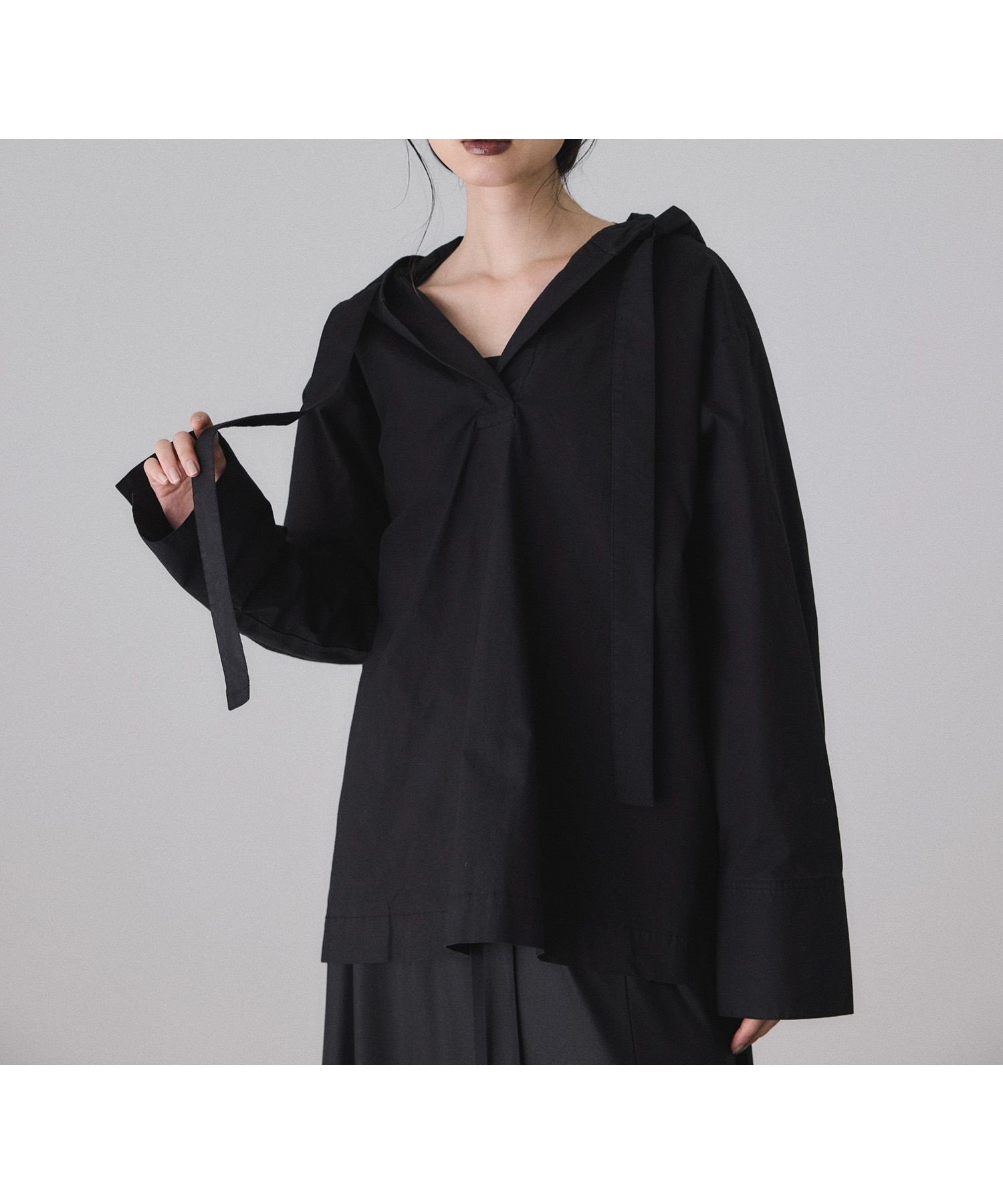【アダム エ ロペ/ADAM ET ROPE'】のスキッパーフーディシャツ インテリア・キッズ・メンズ・レディースファッション・服の通販 founy(ファニー) 　ファッション　Fashion　レディースファッション　Fashion for Women　トップス・カットソー　Cut & Sew Tops　シャツ・ブラウス・オフィスカジュアル　Elegant Blouses & Button-Ups　インナー　Innerwear　ジャケット　Jacket, Outerwear　スキッパー　Skipper, Open Collar　デコルテ　Décolleté, Neckline　バランス　Balance, Style Balance　ベスト　Vest, Waistcoat　ポケット　Pocket, Pocket Detail　A/W・秋冬　Autumn/Winter　2026年　2026　ブラック(01)|ID: prp329100004744573 ipo3291000000034294104