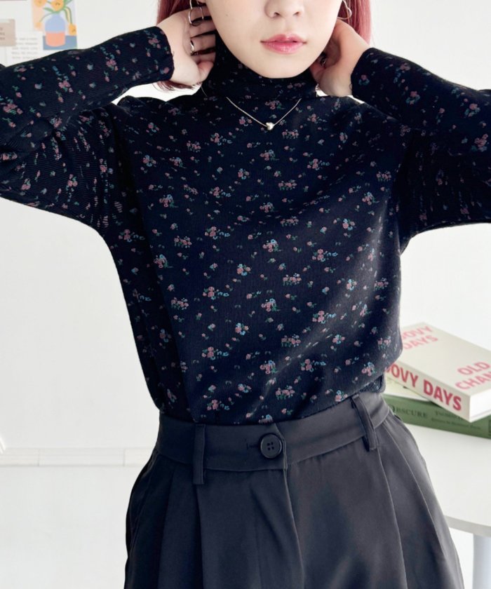 【アウトフィッター ラボ/Outfitter lab】の小花柄ハイネックトップス インテリア・キッズ・メンズ・レディースファッション・服の通販 founy(ファニー) https://founy.com/ ファッション Fashion レディースファッション Fashion for Women トップス・カットソー Cut & Sew Tops 花柄・フラワープリント・モチーフ Floral Prints & Motifs / Flower Pattern Tops インナー Innerwear ウェーブ Wavy Pattern ジャケット Jacket, Outerwear デニム Denim, Jeans Material トレンド Trend, Trending Now 長袖 Long Sleeve, Full Sleeve ハイネック High Neck, Mock Neck フィット Fit, Slim Fit フレア Flare, Flared ベスト Vest, Waistcoat おすすめ Recommended / Our Picks |ID: prp329100004745004 ipo3291000000034299674