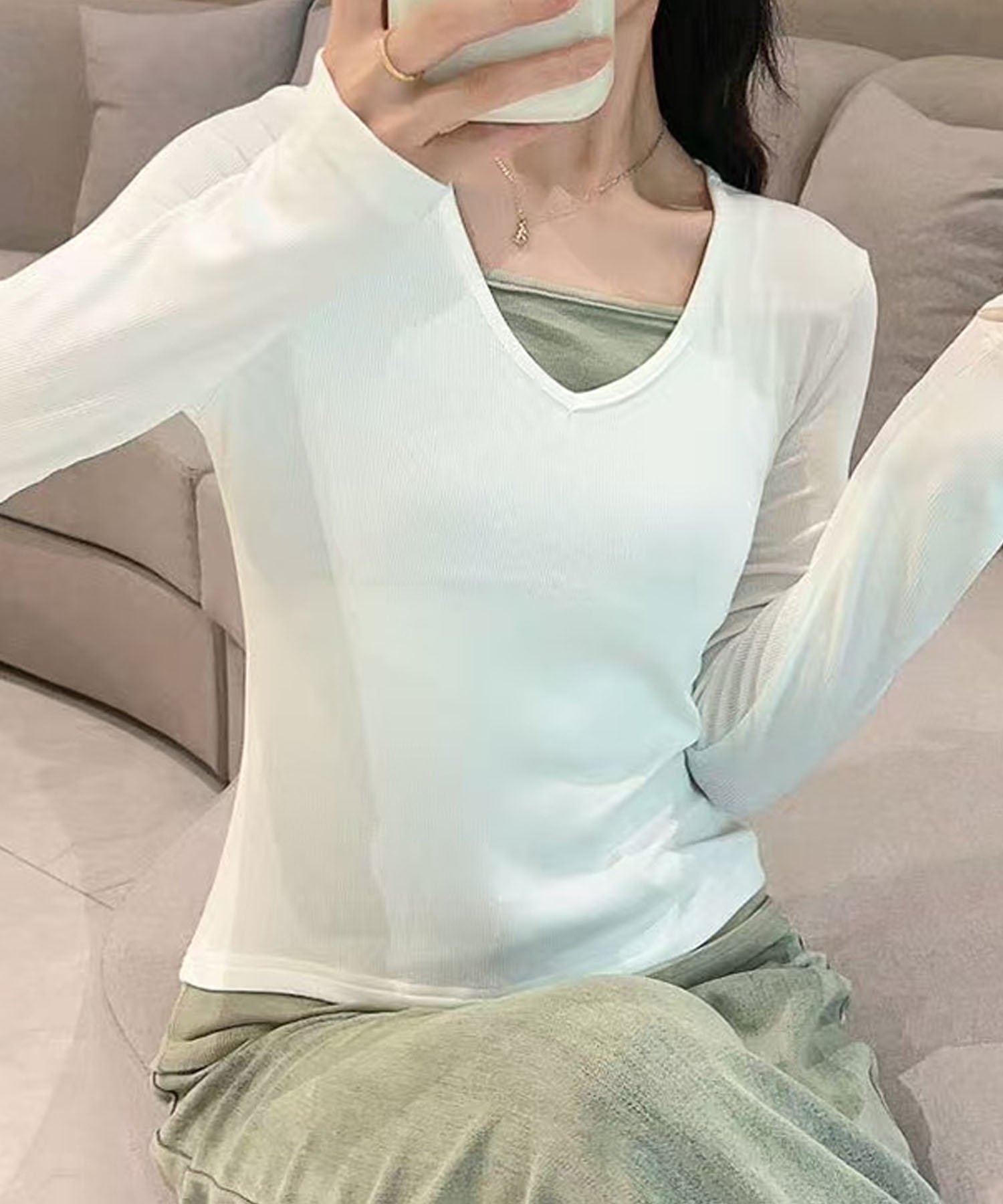【アイモハ/aimoha】のaimoha -select-/Vネック長袖リブトップス インテリア・キッズ・メンズ・レディースファッション・服の通販 founy(ファニー) 　ファッション　Fashion　レディースファッション　Fashion for Women　トップス・カットソー　Cut & Sew Tops　Vネックトップス　V-Neck Tops / V-Cut Neckline Shirts　エレガント 上品　Elegant　カーディガン　Cardigan, Knitwear　シンプル　Simple, Minimal　ジャケット　Jacket, Outerwear　スタイリッシュ　Stylish, Fashionable　スニーカー　Sneakers, Trainers　デニム　Denim, Jeans Material　フィット　Fit, Slim Fit　リラックス　Relax, Relaxed Fit　長袖　Long Sleeve, Full Sleeve　ホワイト|ID: prp329100004745033 ipo3291000000034300024