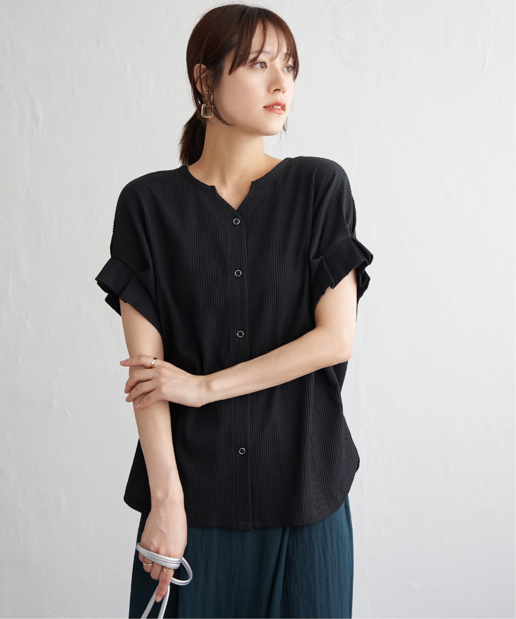 【イッカ/ikka】のシアサッカー2WAY袖タックプルオーバー インテリア・キッズ・メンズ・レディースファッション・服の通販 founy(ファニー)  ファッション Fashion レディースファッション Fashion for Women トップス・カットソー Cut & Sew Tops カジュアルプルオーバー・ニットトップス Pullovers & Knit Tops / Casual Pullovers ストライプ Stripe, Striped Pattern フラット Flat, Flat Shoes 夏 Summer ブラック|ID: prp329100004745130 ipo3291000000034300977
