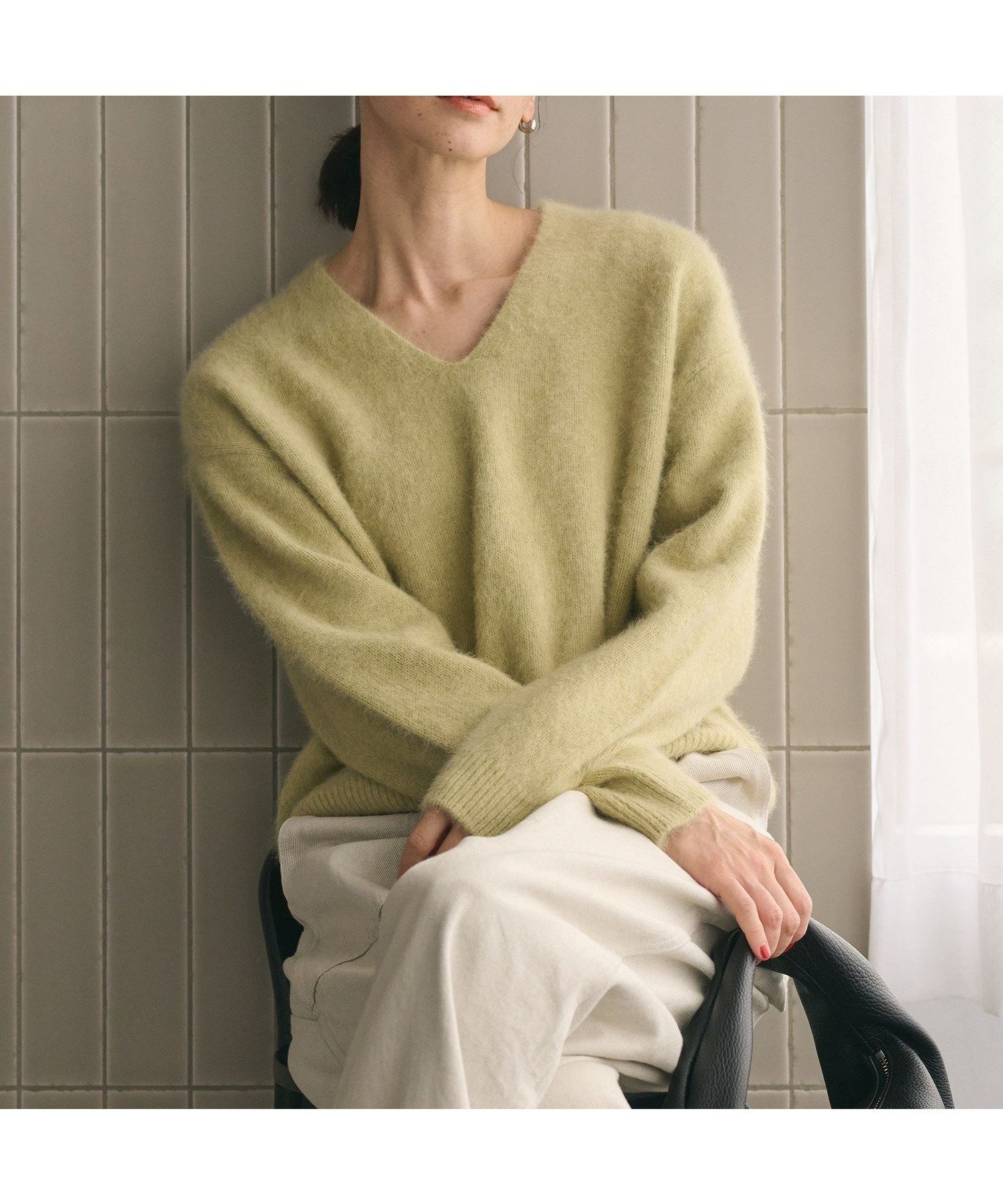 【ビューティ&ユース ユナイテッドアローズ/BEAUTY&YOUTH / UNITED ARROWS】のフォックスカシミヤブレンド Vネックニットプルオーバー インテリア・キッズ・メンズ・レディースファッション・服の通販 founy(ファニー) ファッション Fashion レディースファッション Fashion for Women トップス・カットソー Cut & Sew Tops ニット Knit Tops & Sweaters カジュアルプルオーバー・ニットトップス Pullovers & Knit Tops / Casual Pullovers Vネックトップス V-Neck Tops / V-Cut Neckline Shirts カットソー Cut and Sewn Top シンプル Simple, Minimal デニム Denim, Jeans Material 人気 Popular, Best Seller フェミニン Feminine, Girly フォックス Fox, Fox Fur フレア Flare, Flared ルーズ Loose, Oversized LIME|ID: prp329100004745210 ipo3291000000034779740