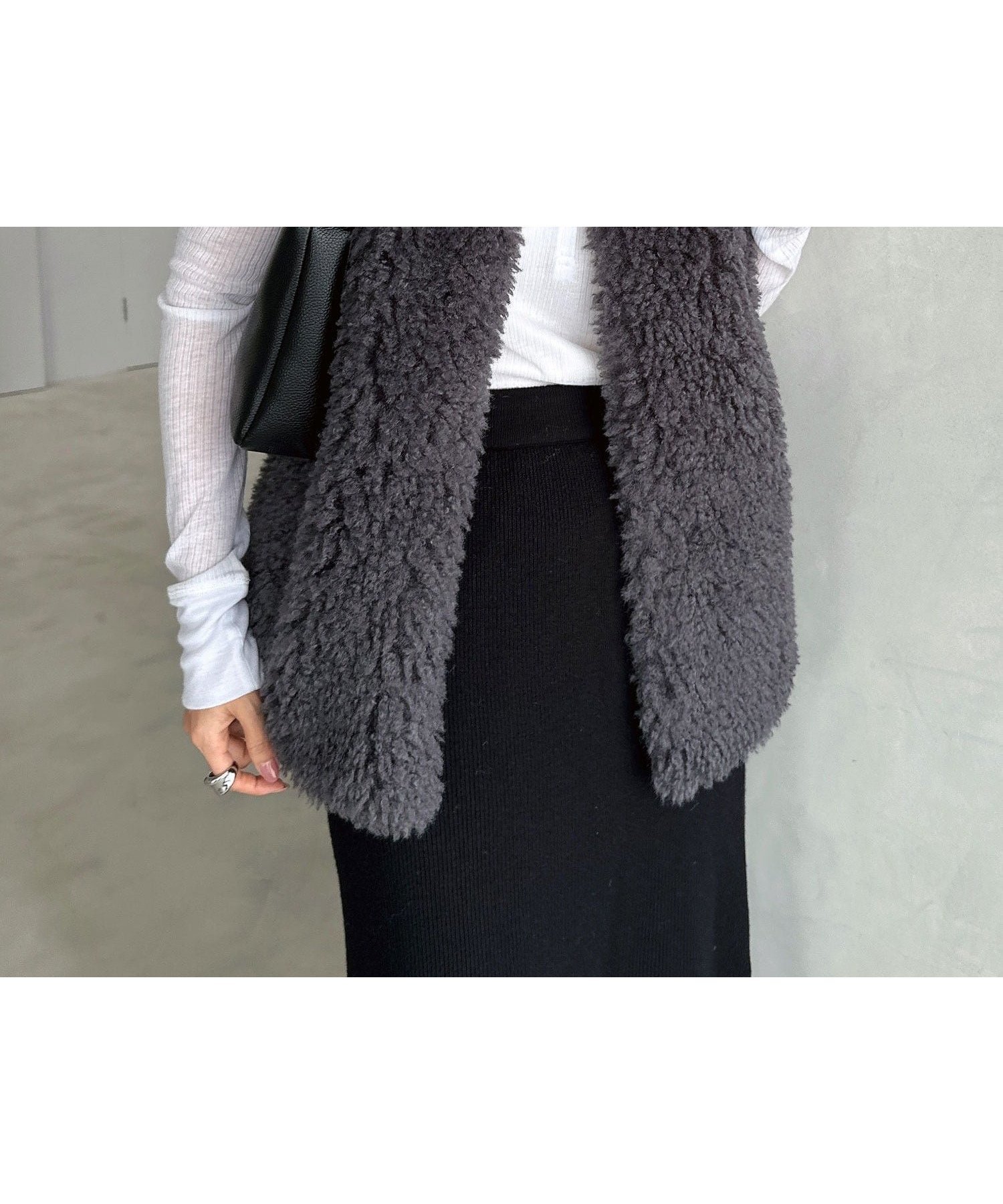 【アンドミー/andme】のシープ風 ファー ベスト インテリア・キッズ・メンズ・レディースファッション・服の通販 founy(ファニー) ファッション Fashion レディースファッション Fashion for Women アウター Coat / Outerwear Collection トップス・カットソー Cut & Sew Tops ベスト&ジレ / 重ね着スタイル Vests & Gilets カットソー Cut and Sewn Top フェイクファー Faux Fur, Imitation Fur ベスト Vest, Waistcoat ポケット Pocket, Pocket Detail エレガント 上品 Elegant チャコールグレー|ID: prp329100004745488 ipo3291000000034725693