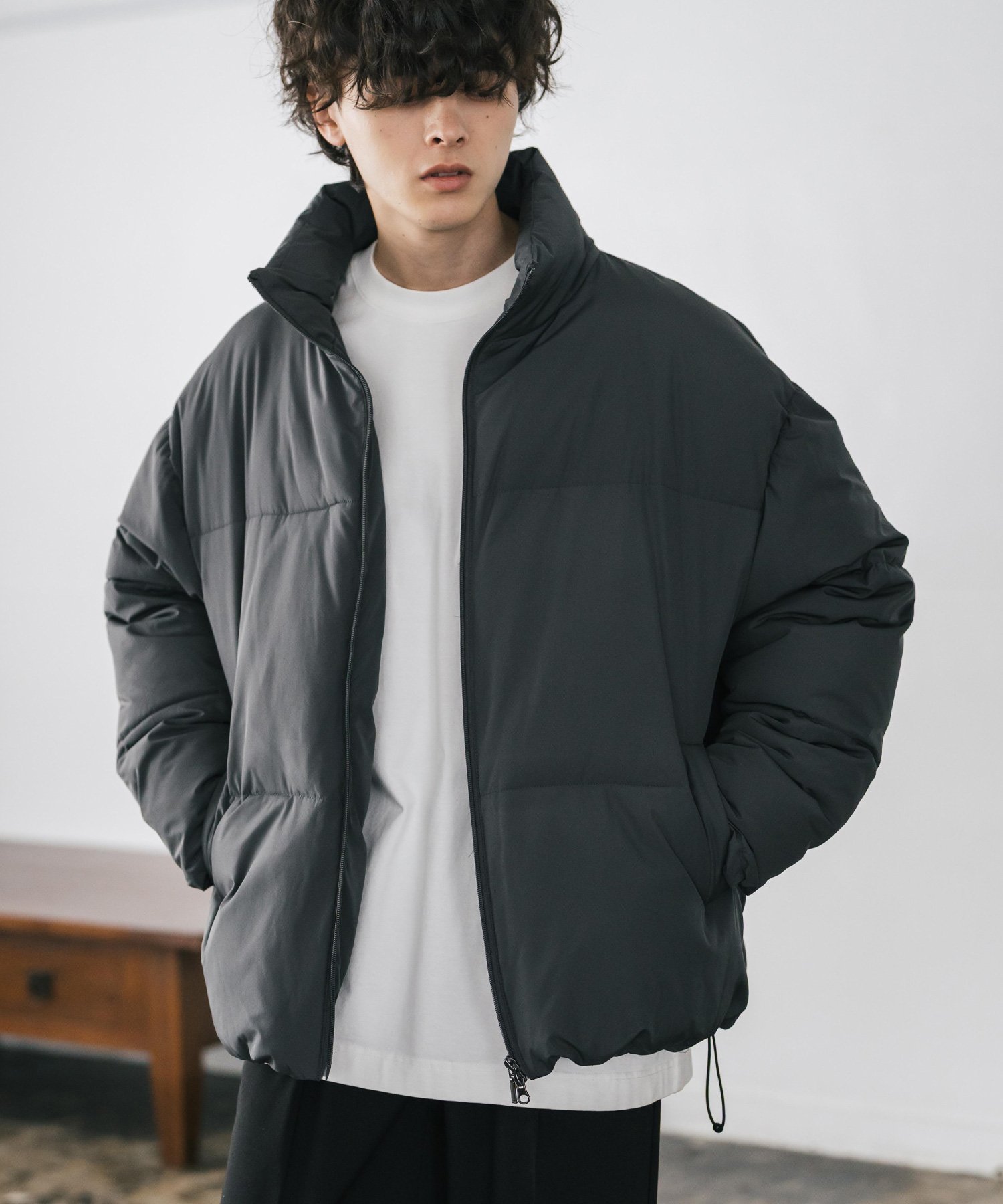 【ロッキーモンロー/Rocky Monroe】の新色追加 オーバーサイズリアルダウン機能性ファイバーダウンハイブリッドジャケット インテリア・キッズ・メンズ・レディースファッション・服の通販 founy(ファニー) ファッション Fashion レディースファッション Fashion for Women アウター Coat / Outerwear Collection レディースジャケット・軽アウター Jackets アウトドア Outdoor Clothing コーデュロイ Corduroy, Cord Fabric 軽量 Lightweight, Ultra Light ショート Short, Short Length シンプル Simple, Minimal ジップ Zip, Zipper スタンド Stand Collar, Upright Stand ダウン Down, Puffer トレーナー Sweatshirt, Trainer ドローコード Drawcord, Drawstring Cord バランス Balance, Style Balance ビッグ Big, Oversized フィット Fit, Slim Fit フェザー Feather, Feather Detail 防寒 Cold Protection, Winter-Ready ワイド Wide, Wide Fit 再入荷 Restock / Back in Stock おすすめ Recommended / Our Picks エレガント 上品 Elegant 2025年 2025 2025-2026秋冬・A/W Autumn/Winter 2025–26 AW25–26 チャコール|ID: prp329100004745836 ipo3291000000034840062