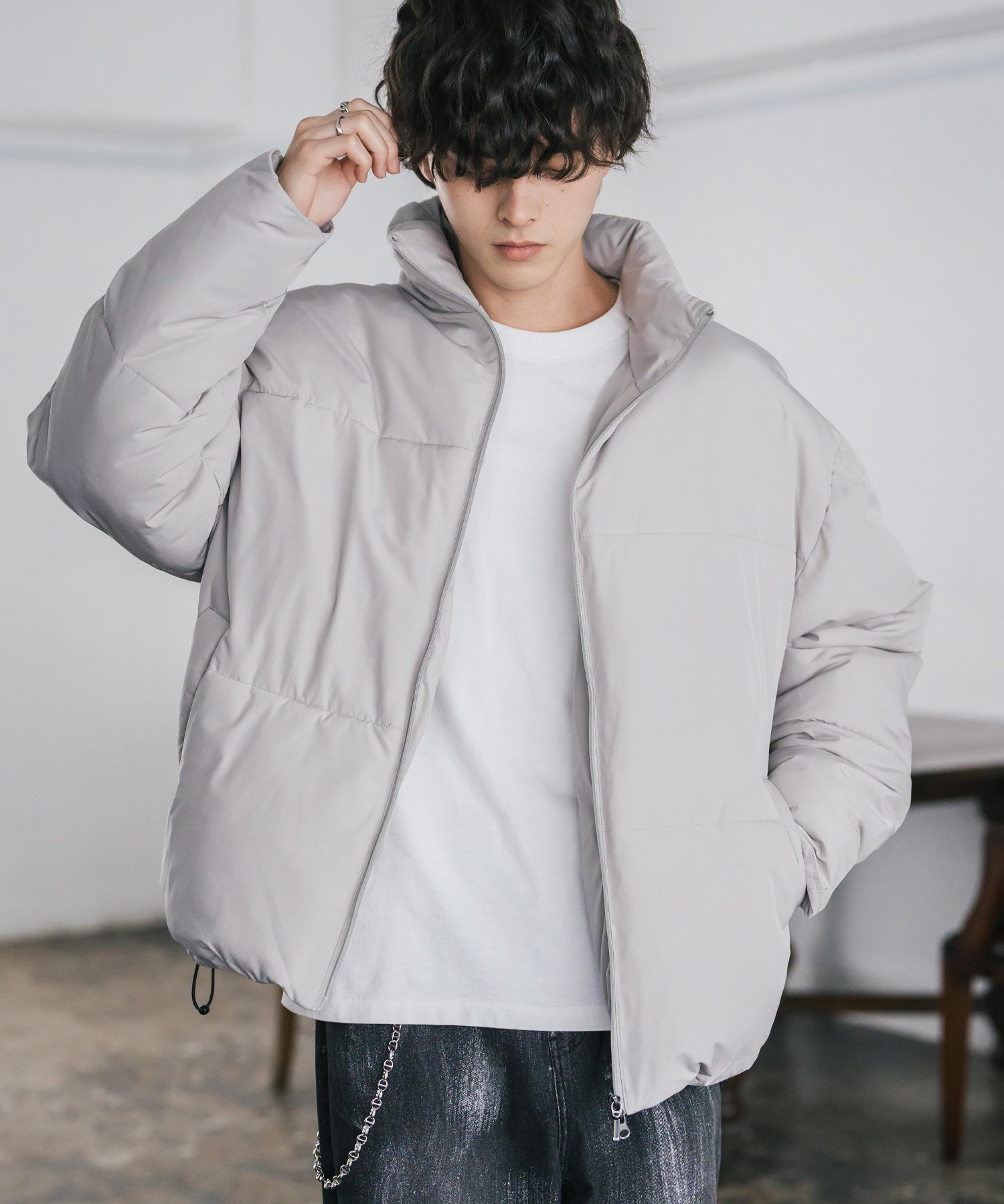 【ロッキーモンロー/Rocky Monroe】の新色追加 オーバーサイズリアルダウン機能性ファイバーダウンハイブリッドジャケット インテリア・キッズ・メンズ・レディースファッション・服の通販 founy(ファニー) ファッション Fashion レディースファッション Fashion for Women アウター Coat / Outerwear Collection レディースジャケット・軽アウター Jackets アウトドア Outdoor Clothing コーデュロイ Corduroy, Cord Fabric 軽量 Lightweight, Ultra Light ショート Short, Short Length シンプル Simple, Minimal ジップ Zip, Zipper スタンド Stand Collar, Upright Stand ダウン Down, Puffer トレーナー Sweatshirt, Trainer ドローコード Drawcord, Drawstring Cord バランス Balance, Style Balance ビッグ Big, Oversized フィット Fit, Slim Fit フェザー Feather, Feather Detail 防寒 Cold Protection, Winter-Ready ワイド Wide, Wide Fit 再入荷 Restock / Back in Stock おすすめ Recommended / Our Picks エレガント 上品 Elegant 2025年 2025 2025-2026秋冬・A/W Autumn/Winter 2025–26 AW25–26 グレー|ID: prp329100004745836 ipo3291000000034840063