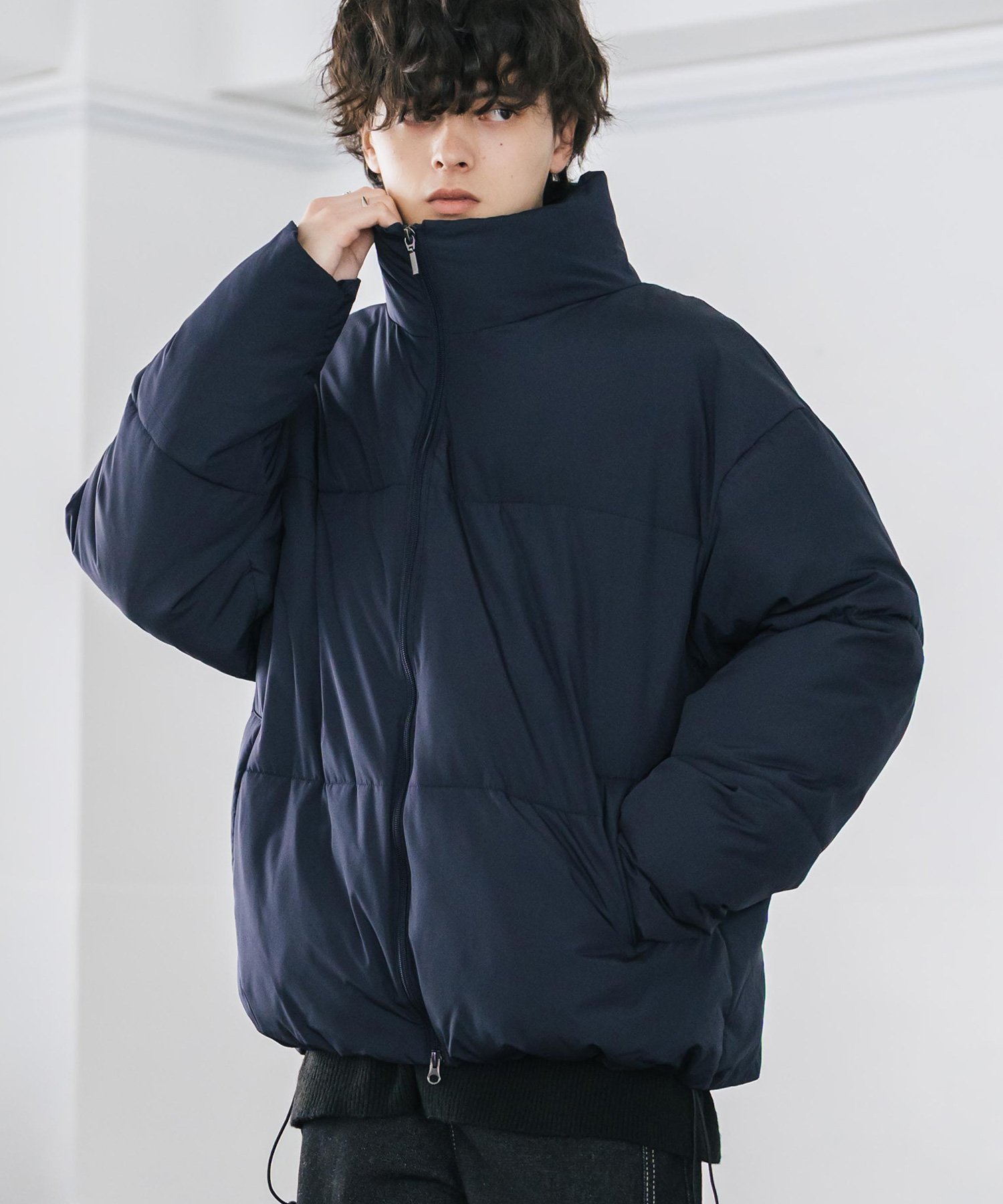 【ロッキーモンロー/Rocky Monroe】の新色追加 オーバーサイズリアルダウン機能性ファイバーダウンハイブリッドジャケット インテリア・キッズ・メンズ・レディースファッション・服の通販 founy(ファニー) ファッション Fashion レディースファッション Fashion for Women アウター Coat / Outerwear Collection レディースジャケット・軽アウター Jackets アウトドア Outdoor Clothing コーデュロイ Corduroy, Cord Fabric 軽量 Lightweight, Ultra Light ショート Short, Short Length シンプル Simple, Minimal ジップ Zip, Zipper スタンド Stand Collar, Upright Stand ダウン Down, Puffer トレーナー Sweatshirt, Trainer ドローコード Drawcord, Drawstring Cord バランス Balance, Style Balance ビッグ Big, Oversized フィット Fit, Slim Fit フェザー Feather, Feather Detail 防寒 Cold Protection, Winter-Ready ワイド Wide, Wide Fit 再入荷 Restock / Back in Stock おすすめ Recommended / Our Picks エレガント 上品 Elegant 2025年 2025 2025-2026秋冬・A/W Autumn/Winter 2025–26 AW25–26 ネイビー|ID: prp329100004745836 ipo3291000000034840064