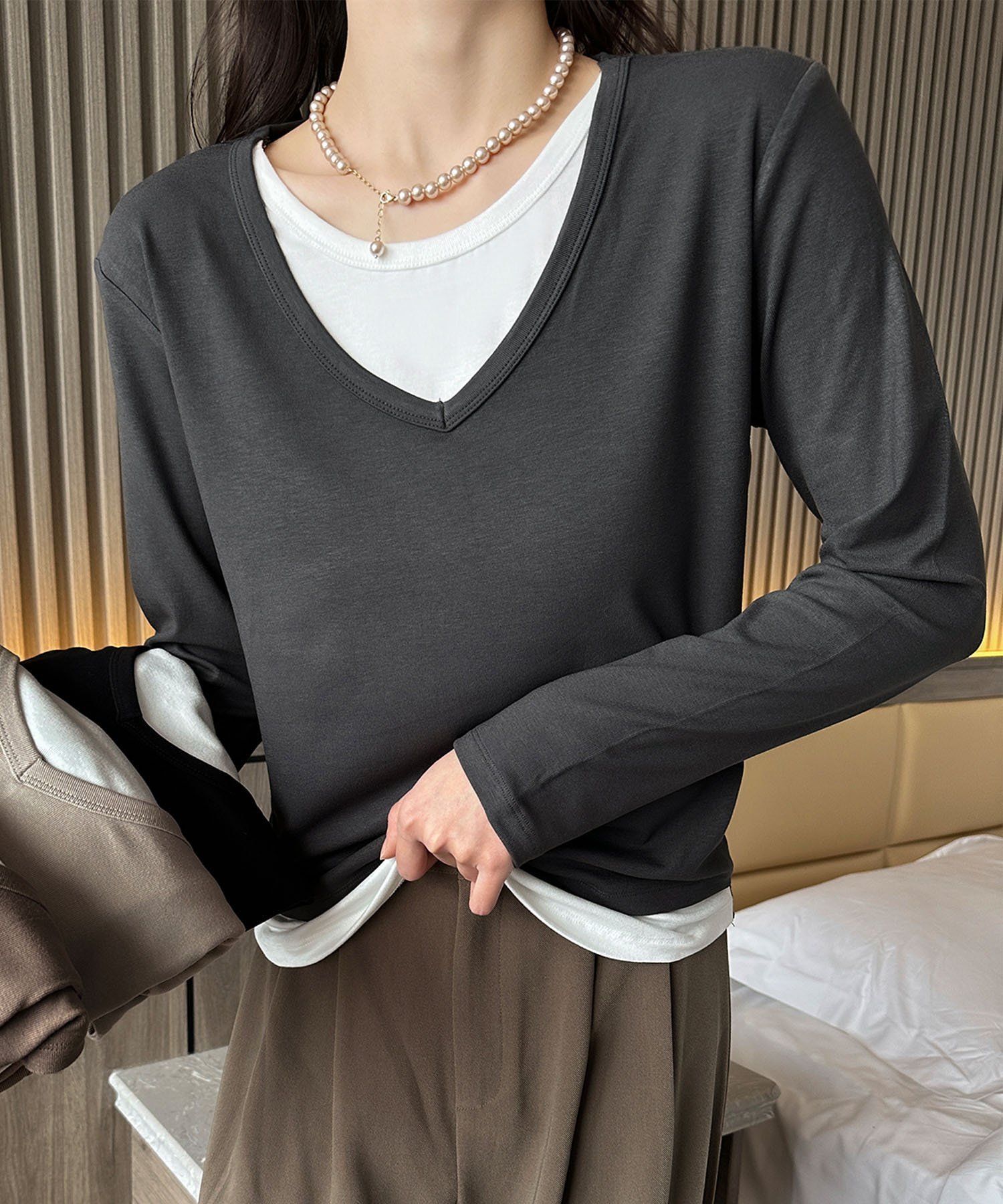 【アイモハ/aimoha】の【BANICO】Vネックシンプル長袖トップス インテリア・キッズ・メンズ・レディースファッション・服の通販 founy(ファニー)  ファッション Fashion レディースファッション Fashion for Women トップス・カットソー Cut & Sew Tops Vネックトップス V-Neck Tops / V-Cut Neckline Shirts インナー Innerwear カーディガン Cardigan, Knitwear シンプル Simple, Minimal ジャケット Jacket, Outerwear スタイリッシュ Stylish, Fashionable ストレッチ Stretch, Stretchy Fabric タイトスカート Pencil Skirt, Tight Skirt デニム Denim, Jeans Material フィット Fit, Slim Fit フェミニン Feminine, Girly フレア Flare, Flared 軽量 Lightweight, Ultra Light 長袖 Long Sleeve, Full Sleeve ダークグレー|ID: prp329100004745852 ipo3291000000034310425