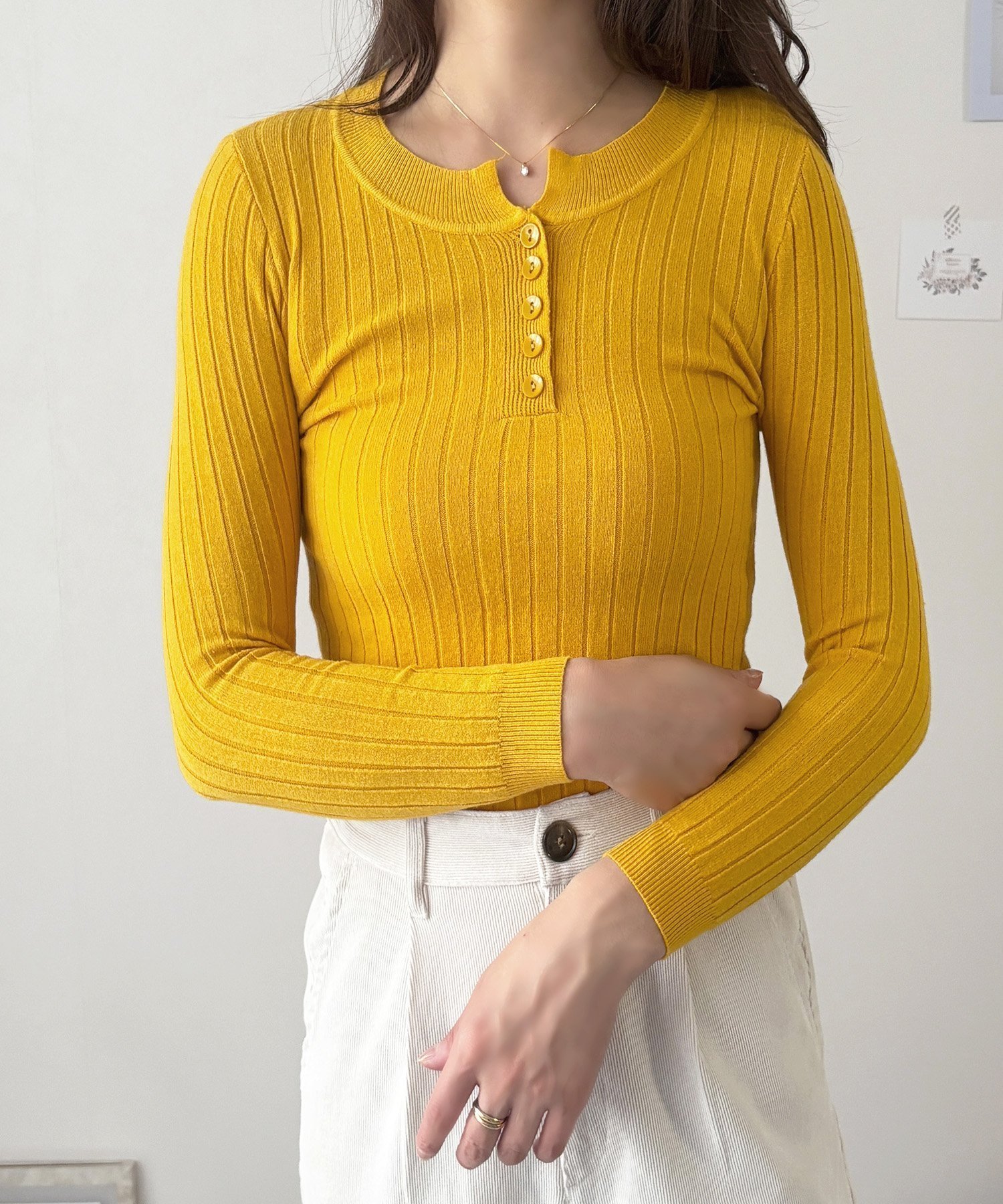 【アミュレット/Amulet】の【Dewlily】長袖リブニットトップス インテリア・キッズ・メンズ・レディースファッション・服の通販 founy(ファニー) 　ファッション　Fashion　レディースファッション　Fashion for Women　トップス・カットソー　Cut & Sew Tops　ニット　Knit Tops & Sweaters　シンプル　Simple, Minimal　フィット　Fit, Slim Fit　フォーマル　Formal, Dressy　フロント　Front, Front Design　A/W・秋冬　Autumn/Winter　長袖　Long Sleeve, Full Sleeve　イエロー|ID: prp329100004745874 ipo3291000000034310621