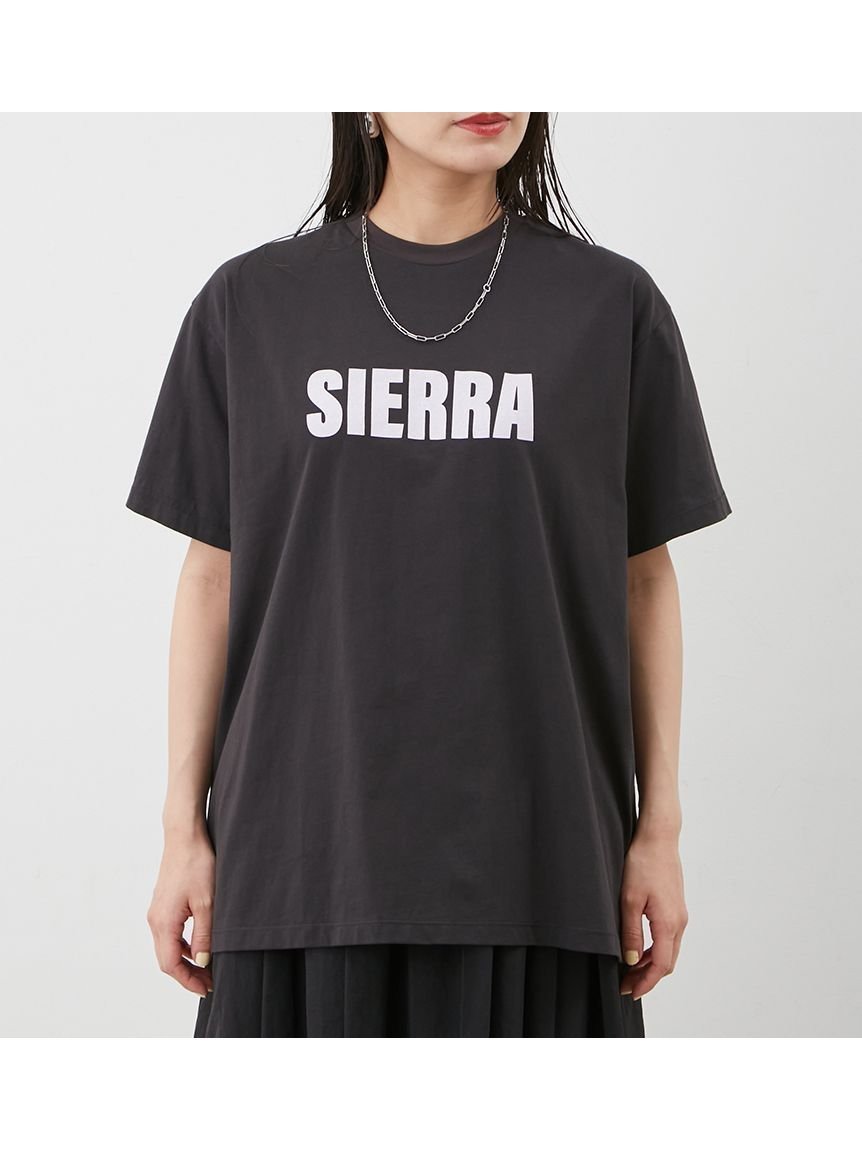 【ミラオーウェン/Mila Owen】のクルーネックグラフィックTシャツ インテリア・キッズ・メンズ・レディースファッション・服の通販 founy(ファニー) 　雑誌掲載アイテム　Magazine Picks & Fashion Features　ファッション雑誌　Fashion Magazines　ストーリィ　STORY　バイラ　BAILA　ファッション　Fashion　レディースファッション　Fashion for Women　トップス・カットソー　Cut & Sew Tops　シャツ・ブラウス・オフィスカジュアル　Elegant Blouses & Button-Ups　ロングTシャツ・Tシャツ　Longline T-Shirts & Tees　秋　Autumn　9月号　September Issue　クール　Cool, Chic　グラフィック　Graphic, Graphic Design　11月号　November Issue　ジャケット　Jacket, Outerwear　スマート　Smart, Elegant　雑誌　Magazine, Fashion Magazine　プリント　Print, Printed Pattern　ボトム　Bottoms, Lower Wear　モノトーン　Monotone, Black and White　CGRY[007]|ID: prp329100004745948 ipo3291000000034824117