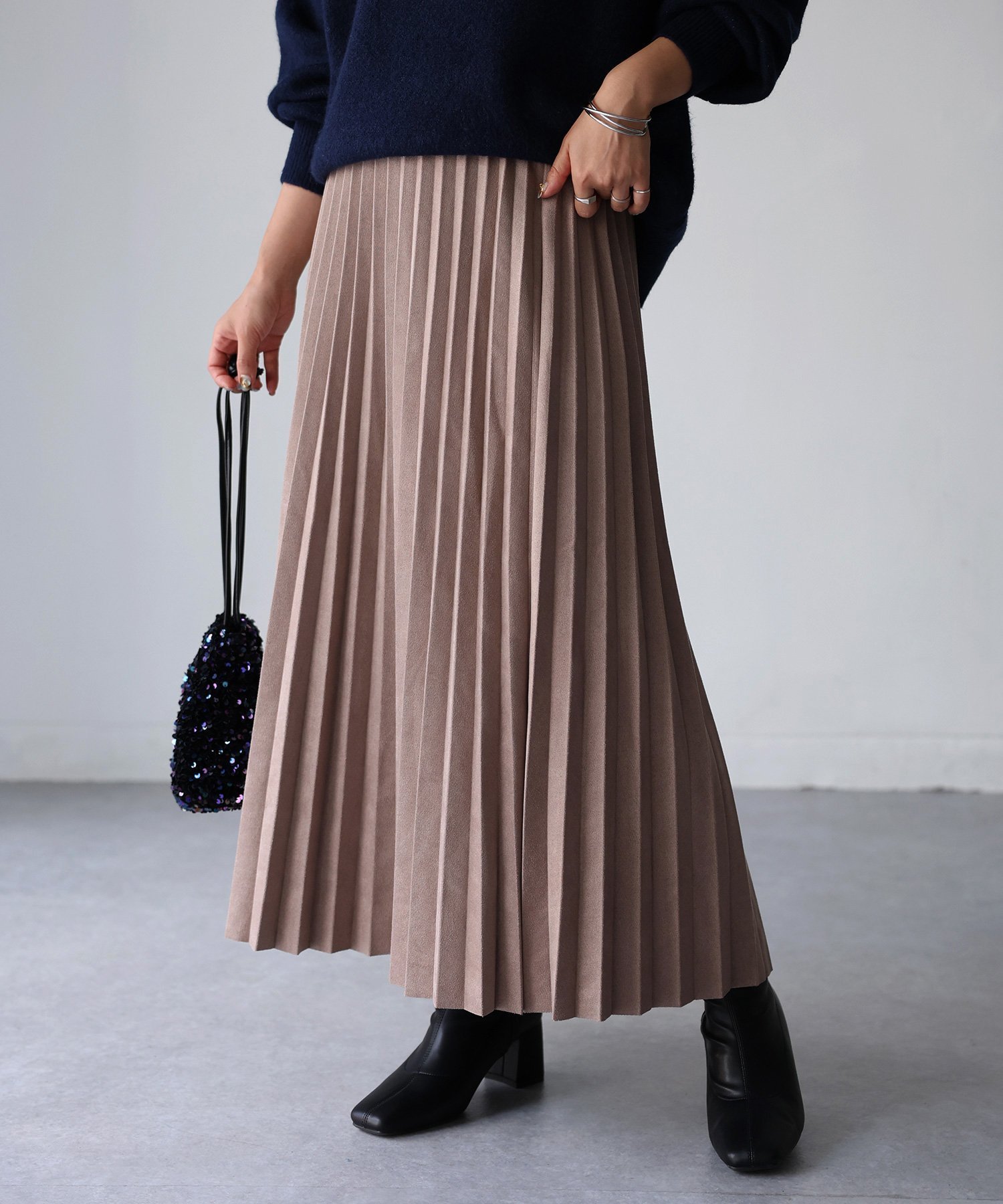 【リベリー/Riberry】のスエードポンチプリーツスカート インテリア・キッズ・メンズ・レディースファッション・服の通販 founy(ファニー) 　ファッション　Fashion　レディースファッション　Fashion for Women　スカート　Skirts　プリーツスカート / 上品フェミニンスタイル　Pleated Skirts　おすすめ　Recommended / Our Picks　シンプル　Simple, Minimal　スウェット / スエット　Sweatshirt, Sweatwear　スニーカー　Sneakers, Trainers　プリーツ　Pleats, Pleated　ベーシック　Basic, Essential　ロング　Long, Long-Length　エレガント 上品　Elegant　冬　Winter / This Winter　春　Spring　楽ちん　Easy Fit, Comfortable　秋　Autumn　モカ|ID: prp329100004746293 ipo3291000000034598311