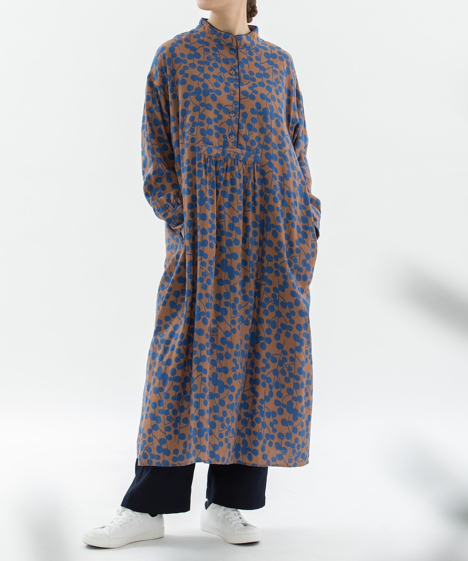 【プードゥドゥ/POU DOU DOU】のビエラユーカリプリントスタンドカラーワンピース 人気、トレンドファッション・服の通販 founy(ファニー)  ファッション Fashion レディースファッション Fashion for Women ワンピース Dresses クラシカル Classical, Vintage-Inspired シンプル Simple, Minimal スカラップ Scallop, Scalloped Edge スタンド Stand Collar, Upright Stand スマート Smart, Elegant ドット Polka Dot, Dot Pattern パイピング Piping, Trim Design フォルム Silhouette, Form プリント Print, Printed Pattern ポケット Pocket, Pocket Detail モチーフ Motif, Design Theme リラックス Relax, Relaxed Fit  other-1|ID: prp329100004746342 ipo3291000000034313496
