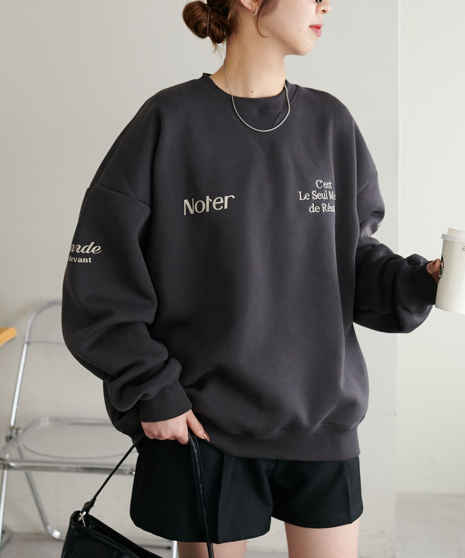 【ディスコート/Discoat】の【裏起毛/ユニセックス】ユニフォームスウェット インテリア・キッズ・メンズ・レディースファッション・服の通販 founy(ファニー) 　ファッション　Fashion　レディースファッション　Fashion for Women　トップス・カットソー　Cut & Sew Tops　レディースパーカー・カジュアルフーディー　Casual Hoodies & Sweatshirts　スウェット・クルーネックトップス　Sweatshirts & Crewnecks / Relaxed Fit Sweat Tops　ショルダー　Shoulder, Shoulder Strap　シンプル　Simple, Minimal　ドロップ　Drop Shoulder, Dropped Style　バランス　Balance, Style Balance　プリント　Print, Printed Pattern　リラックス　Relax, Relaxed Fit　冬　Winter / This Winter　秋　Autumn　チャコールグレー|ID: prp329100004746451 ipo3291000000034488902