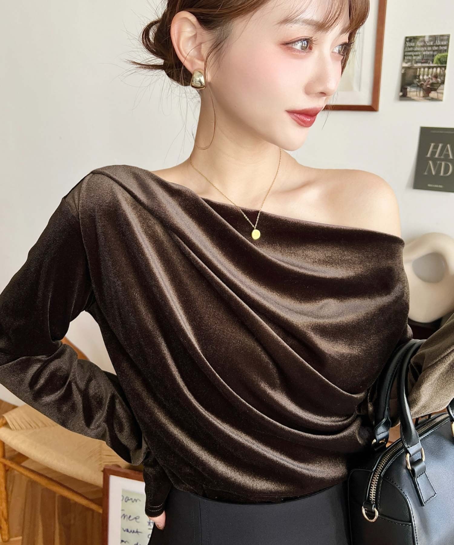 【モーメントプラス/moment+ / MEN】のワンショルドレープシャイニーベロアプルオーバー ドレープネッ ドレープカットソー インテリア・キッズ・メンズ・レディースファッション・服の通販 founy(ファニー) 　ファッション　Fashion　メンズファッション　Fashion for Men　トップス・カットソー　Cut & Sew Tops　ショルダー　Shoulder, Shoulder Strap　ショート　Short, Short Length　シンプル　Simple, Minimal　スラックス　Slacks, Dress Pants　デニム　Denim, Jeans Material　トレンド　Trend, Trending Now　なめらか　Smooth, Silky Texture　長袖　Long Sleeve, Full Sleeve　フレア　Flare, Flared　ベルベット　Velvet, Velvety　ベロア　Velour, Soft Velvet　ベーシック　Basic, Essential　ボトム　Bottoms, Lower Wear　再入荷　Restock / Back in Stock　プチプライス・低価格　Affordable / Budget Price　おすすめ　Recommended / Our Picks　エレガント 上品　Elegant　ブラウン|ID: prp329100004746464 ipo3291000000034558569