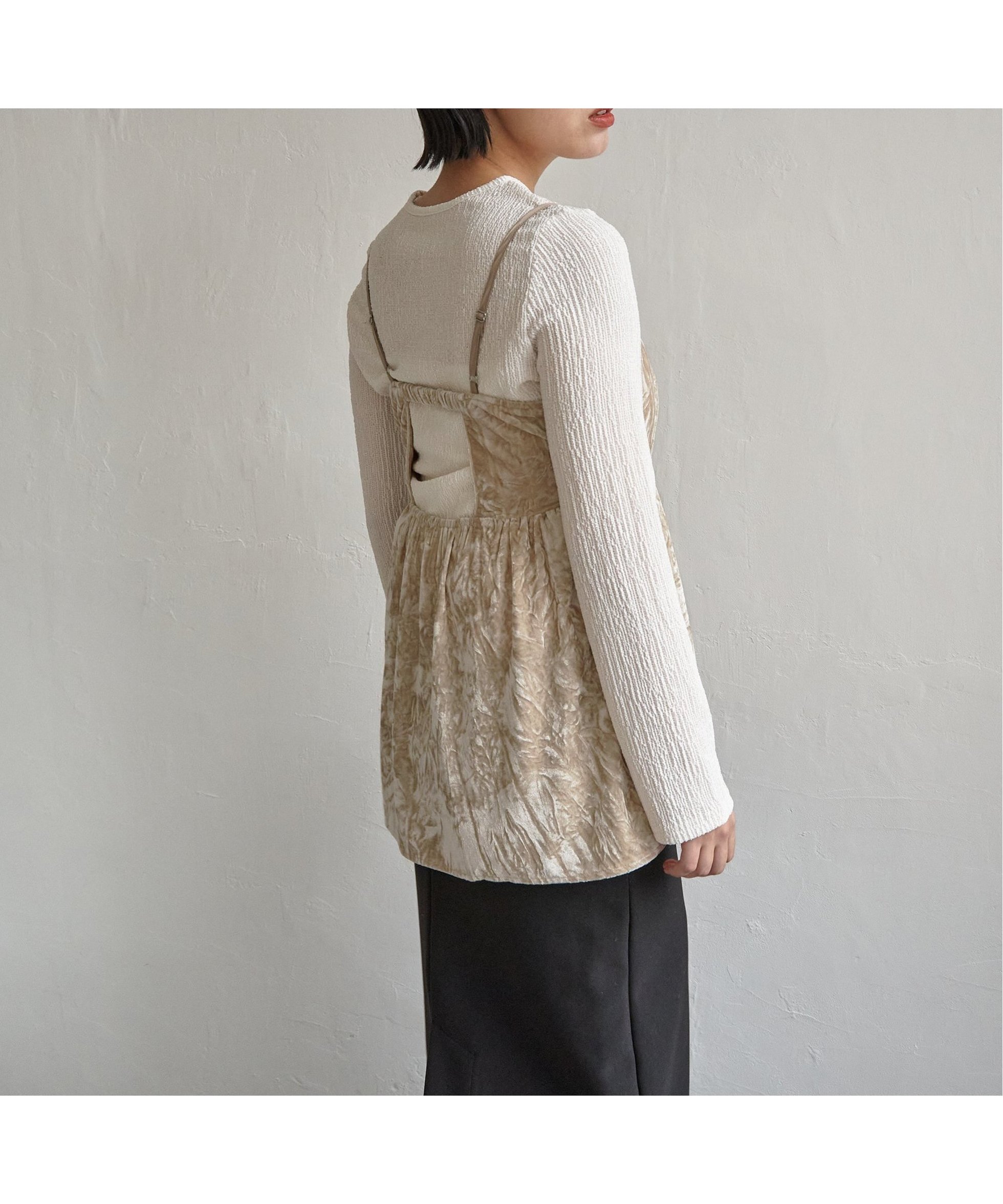 【ノッチ/notch】のクラッシュベロアキャミ インテリア・キッズ・メンズ・レディースファッション・服の通販 founy(ファニー) 　ファッション　Fashion　レディースファッション　Fashion for Women　トップス・カットソー　Cut & Sew Tops　キャミソール&ノースリーブ　Camisoles & Sleeveless Tops　ベロアトップス　Velour Tops / Velvet-Look Items　キャミソール　Camisole, Spaghetti Strap Top　クラッシュ　Distressed, Crashed Style　シンプル　Simple, Minimal　スウェット / スエット　Sweatshirt, Sweatwear　スリット　Slit, Slit Detail　ベロア　Velour, Soft Velvet　A/W・秋冬　Autumn/Winter　ベージュ|ID: prp329100004746517 ipo3291000000034486109