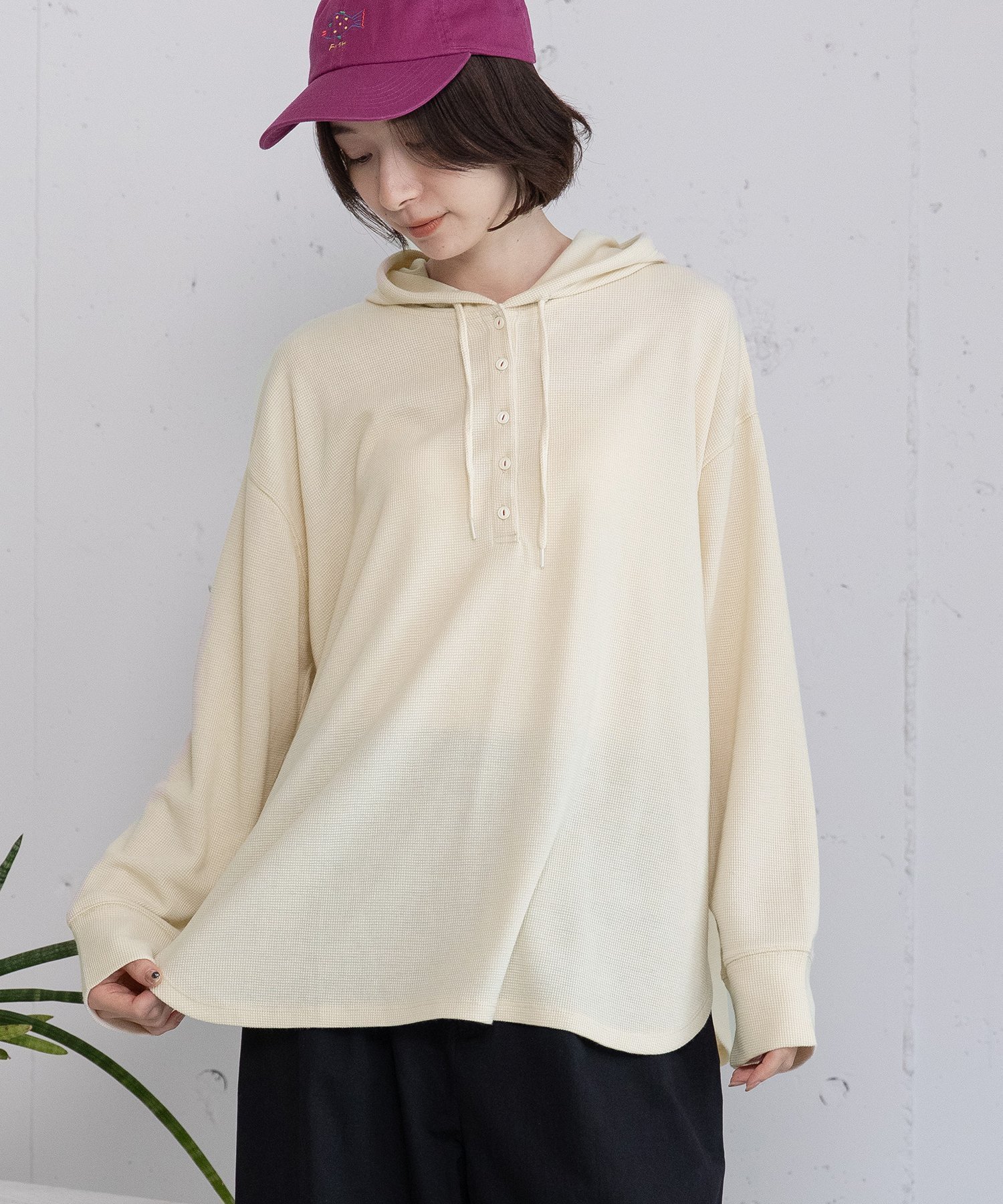 【プードゥドゥ/POU DOU DOU】のヘンリーネックフーディトップス インテリア・キッズ・メンズ・レディースファッション・服の通販 founy(ファニー)  ファッション Fashion レディースファッション Fashion for Women トップス・カットソー Cut & Sew Tops インナー Innerwear シンプル Simple, Minimal スマート Smart, Elegant ベスト Vest, Waistcoat ワッフル Waffle, Waffle Knit おすすめ Recommended / Our Picks お家時間・ステイホーム Stay Home / At Home キナリ|ID: prp329100004746530 ipo3291000000034314937