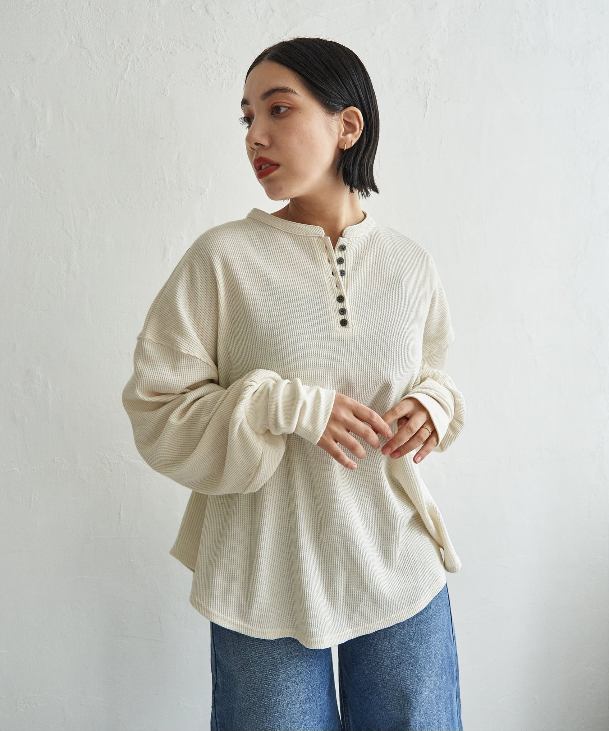 【ノッチ/notch】のサーマルヘンリーネックフレアプルオーバー インテリア・キッズ・メンズ・レディースファッション・服の通販 founy(ファニー) 　ファッション　Fashion　レディースファッション　Fashion for Women　トップス・カットソー　Cut & Sew Tops　カジュアルプルオーバー・ニットトップス　Pullovers & Knit Tops / Casual Pullovers　サーマル　Thermal, Waffle Knit　デニム　Denim, Jeans Material　バランス　Balance, Style Balance　フェミニン　Feminine, Girly　フレア　Flare, Flared　リラックス　Relax, Relaxed Fit　ワイド　Wide, Wide Fit　オフホワイト|ID: prp329100004746536 ipo3291000000034486087