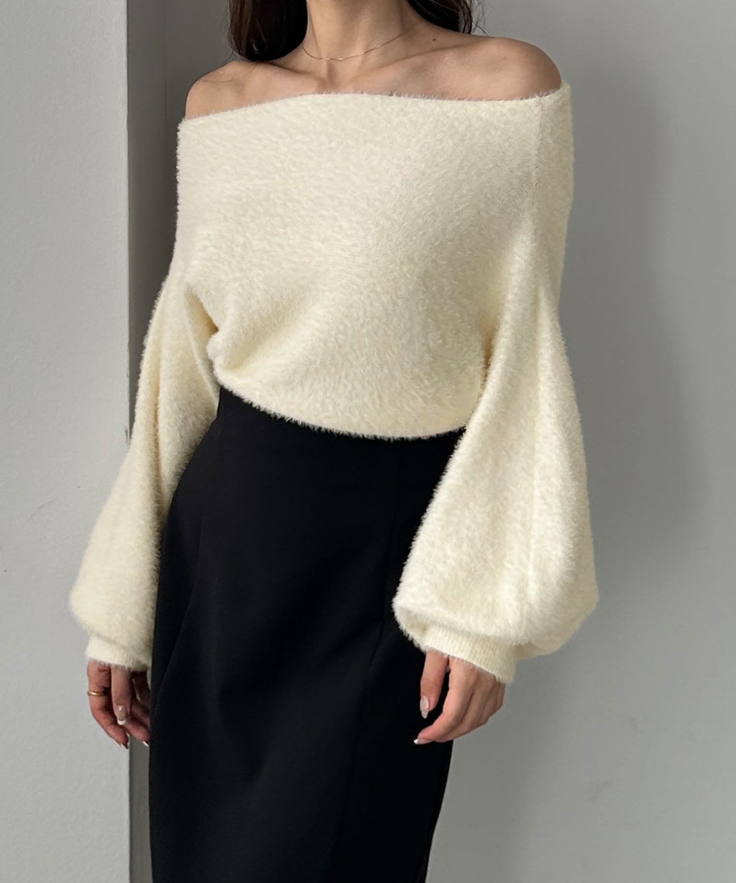 【ジュノア/JUNOAH】のLouere オフショルシャギーニット インテリア・キッズ・メンズ・レディースファッション・服の通販 founy(ファニー) 　ファッション　Fashion　レディースファッション　Fashion for Women　トップス・カットソー　Cut & Sew Tops　ニット　Knit Tops & Sweaters　アイボリー|ID: prp329100004746850 ipo3291000000034486601