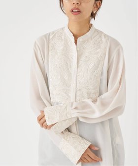 【イエナ/IENA】 コード刺繍バンドカラーシャツ人気、トレンドファッション・服の通販 founy(ファニー) ファッション Fashion レディースファッション Fashion for Women トップス・カットソー Cut & Sew Tops シャツ・ブラウス・オフィスカジュアル Elegant Blouses & Button-Ups 2025年 2025 2025-2026秋冬・A/W Autumn/Winter 2025–26 AW25–26 カフス Cuff Design シンプル Simple, Minimal スマート Smart, Elegant ボトム Bottoms, Lower Wear エレガント 上品 Elegant |ID:prp329100004747321