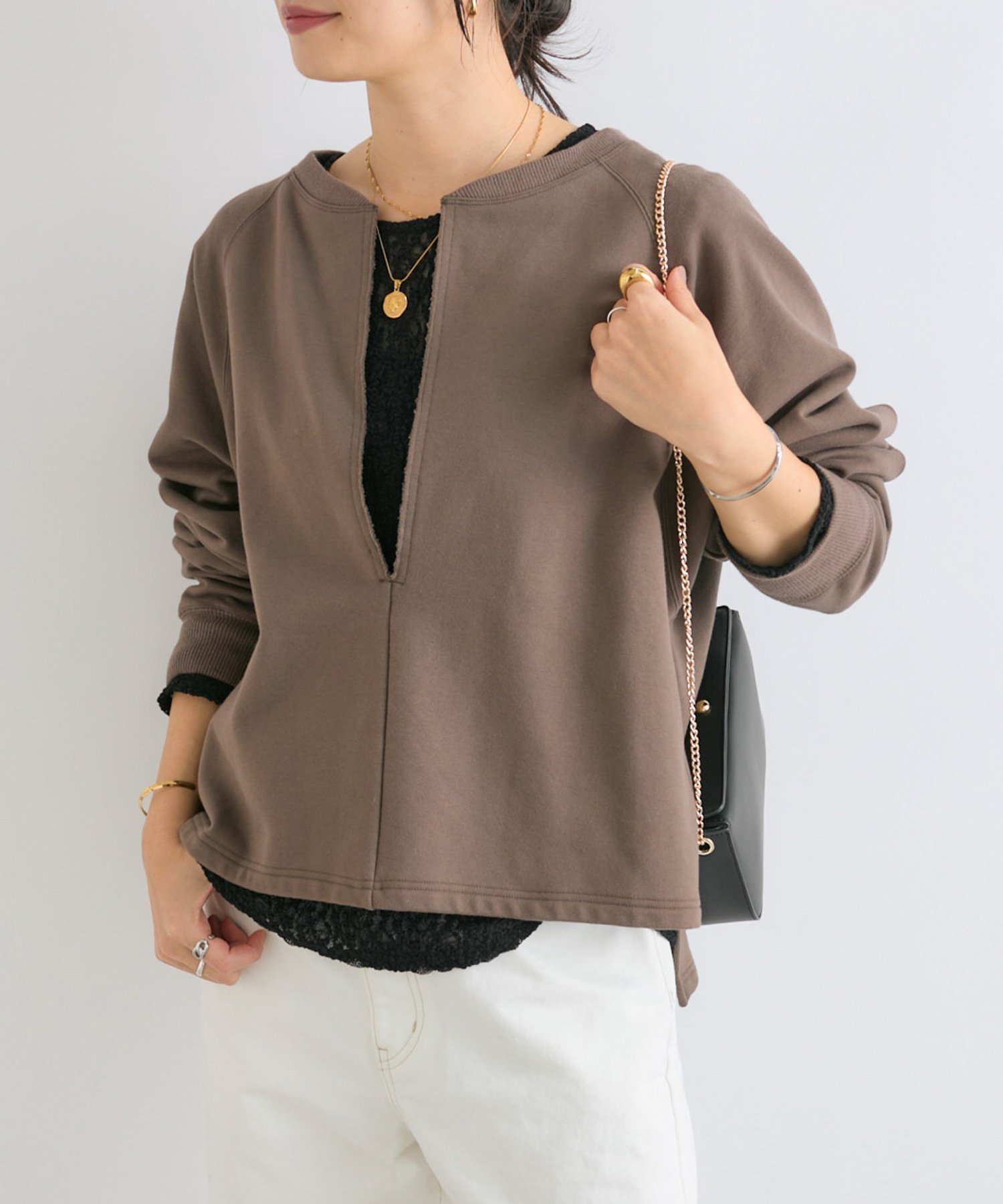 【リヴドロワ/RIVE DROITE】の【大人が着やすい】キーネックオーバースウェット インテリア・キッズ・メンズ・レディースファッション・服の通販 founy(ファニー) 　ファッション　Fashion　レディースファッション　Fashion for Women　トップス・カットソー　Cut & Sew Tops　レディースパーカー・カジュアルフーディー　Casual Hoodies & Sweatshirts　スウェット・クルーネックトップス　Sweatshirts & Crewnecks / Relaxed Fit Sweat Tops　インナー　Innerwear　シンプル　Simple, Minimal　スウェット / スエット　Sweatshirt, Sweatwear　無地　Plain, Solid Color　再入荷　Restock / Back in Stock　おすすめ　Recommended / Our Picks　ブラウン|ID: prp329100004747406 ipo3291000000034949078