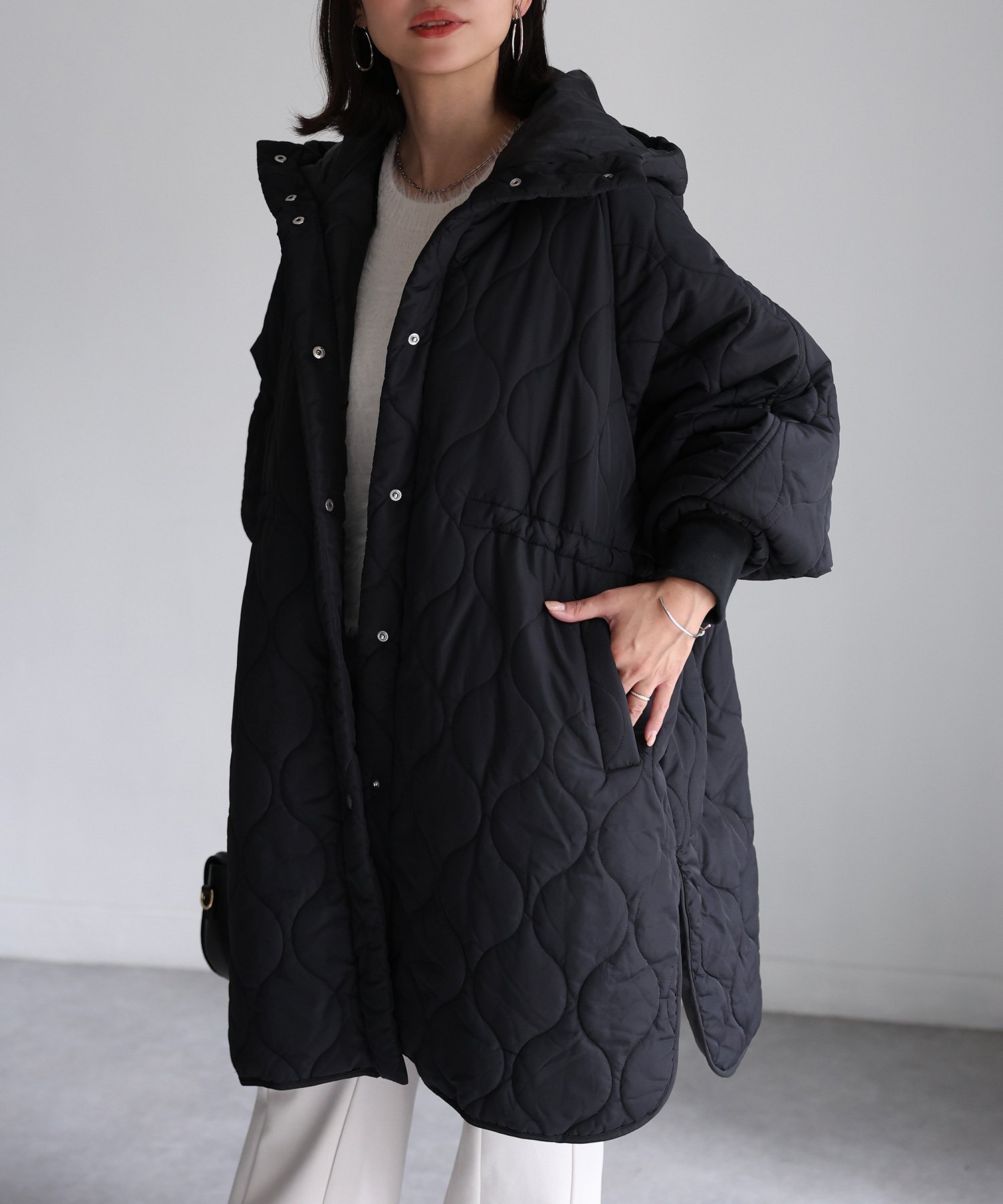 【リベリー/Riberry】のドロストギャザーキルティングコート 人気、トレンドファッション・服の通販 founy(ファニー) 　ファッション　Fashion　レディースファッション　Fashion for Women　アウター　Coat / Outerwear Collection　コート・ロングコート・ピーコート　Long Coats, Peacoats & More　インナー　Innerwear　キルティング　Quilted, Quilting　キルト　Quilt, Quilted Fabric　ギャザー　Gathered, Ruffled　軽量　Lightweight, Ultra Light　シンプル　Simple, Minimal　スラックス　Slacks, Dress Pants　タイトスカート　Pencil Skirt, Tight Skirt　デニム　Denim, Jeans Material　トレンド　Trend, Trending Now　パーカー　Hoodie, Parka　ベーシック　Basic, Essential　ミドル　Middle Length, Mid Height　ミリタリー　Military, Army Style　ワーク　Workwear, Utility Style　冬　Winter / This Winter　おすすめ　Recommended / Our Picks　 other-1|ID: prp329100004747601 ipo3291000000034450943