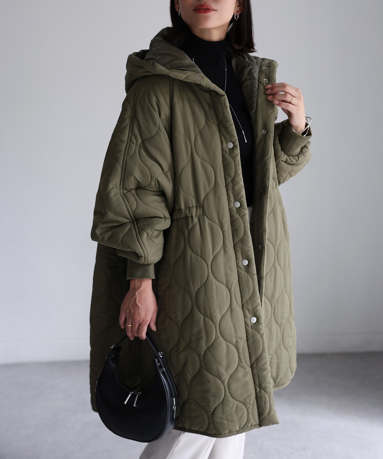 【リベリー/Riberry】のドロストギャザーキルティングコート インテリア・キッズ・メンズ・レディースファッション・服の通販 founy(ファニー) 　ファッション　Fashion　レディースファッション　Fashion for Women　アウター　Coat / Outerwear Collection　コート・ロングコート・ピーコート　Long Coats, Peacoats & More　インナー　Innerwear　キルティング　Quilted, Quilting　キルト　Quilt, Quilted Fabric　ギャザー　Gathered, Ruffled　軽量　Lightweight, Ultra Light　シンプル　Simple, Minimal　スラックス　Slacks, Dress Pants　タイトスカート　Pencil Skirt, Tight Skirt　デニム　Denim, Jeans Material　トレンド　Trend, Trending Now　パーカー　Hoodie, Parka　ベーシック　Basic, Essential　ミドル　Middle Length, Mid Height　ミリタリー　Military, Army Style　ワーク　Workwear, Utility Style　冬　Winter / This Winter　おすすめ　Recommended / Our Picks　カーキ|ID: prp329100004747601 ipo3291000000034450946