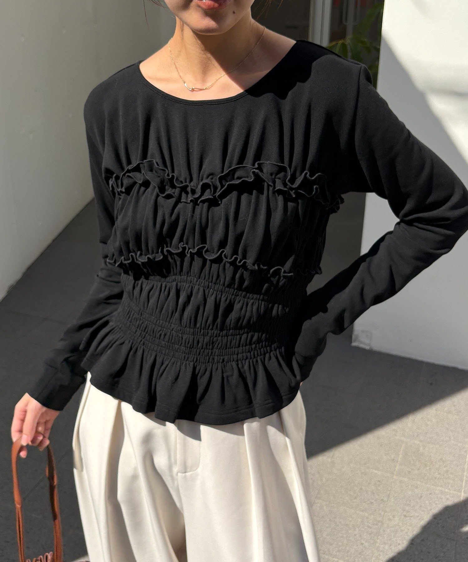 【カプリシューレマージュ/CAPRICIEUX LEMAGE】の【体感+4°C】ベアシャーリング裏起毛トップス インテリア・キッズ・メンズ・レディースファッション・服の通販 founy(ファニー) ファッション Fashion レディースファッション Fashion for Women トップス・カットソー Cut & Sew Tops おすすめ Recommended / Our Picks カットソー Cut and Sewn Top カーディガン Cardigan, Knitwear シャーリング Shirring, Ruched ジャケット Jacket, Outerwear デニム Denim, Jeans Material フリル Frill, Ruffle フレア Flare, Flared マキシ Maxi, Full Length 切替 Switching, Contrast Panel ブラック|ID: prp329100004747661 ipo3291000000034443547