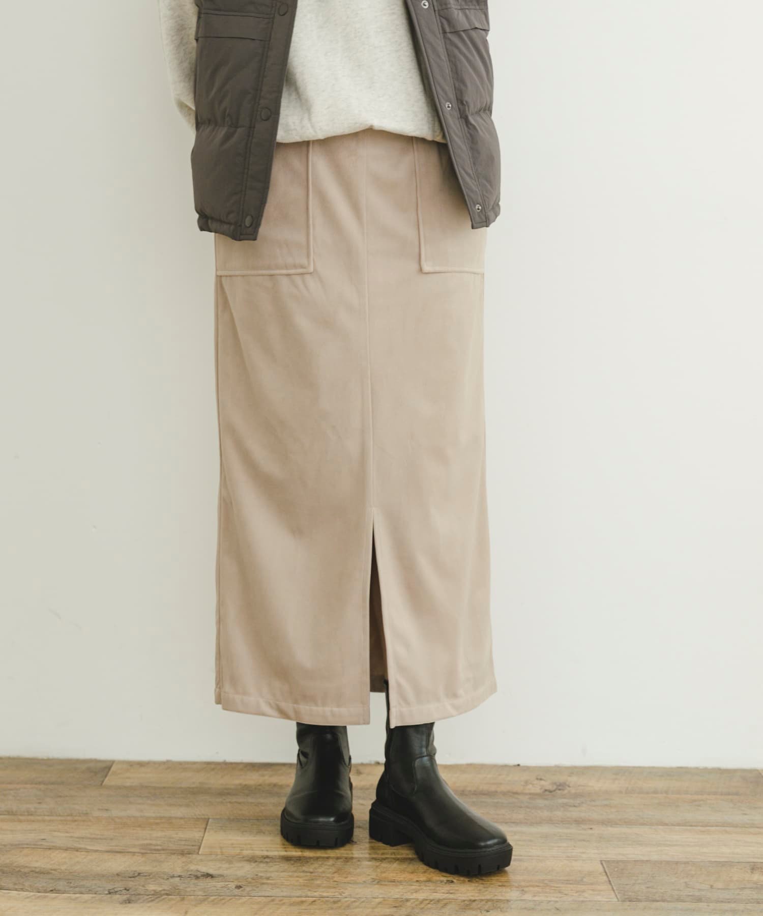 【アイテムズアーバンリサーチ/ITEMS URBAN RESEARCH】のスムースベロアタイトスカート インテリア・キッズ・メンズ・レディースファッション・服の通販 founy(ファニー)  ファッション Fashion レディースファッション Fashion for Women スカート Skirts 2024年 2024 2024-2025秋冬・A/W Autumn/Winter 2024–25 AW24–25 冬 Winter / This Winter スウェット / スエット Sweatshirt, Sweatwear タイトスカート Pencil Skirt, Tight Skirt ベロア Velour, Soft Velvet A/W・秋冬 Autumn/Winter L.GREGE|ID: prp329100004747672 ipo3291000000034329858