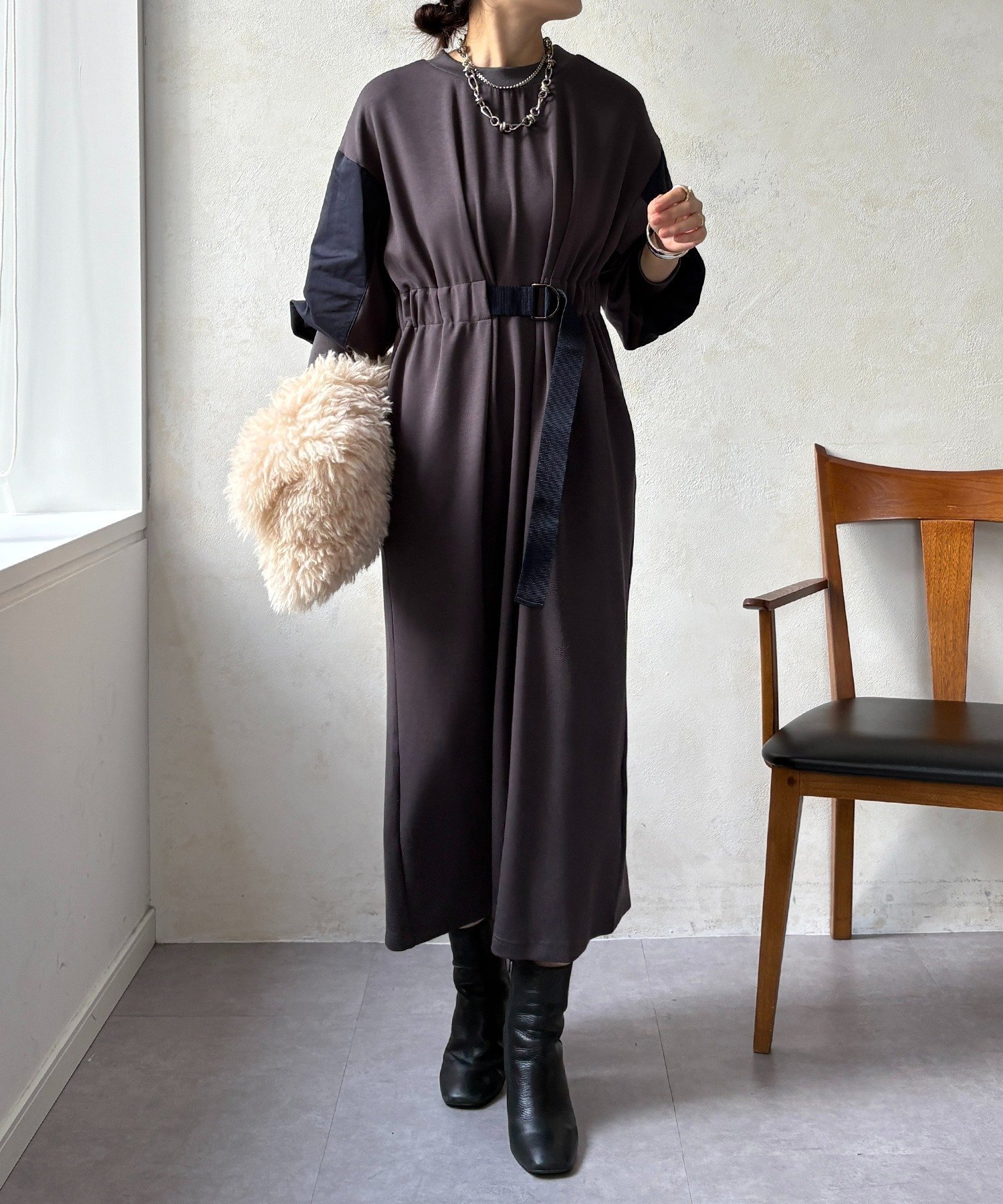 【ドゥドゥ/DouDou】の【WEB限定】ウエストベルト異素材切替ワンピース インテリア・キッズ・メンズ・レディースファッション・服の通販 founy(ファニー) ファッション Fashion レディースファッション Fashion for Women ワンピース Dresses ベルト&ウエストマーク Belts & Waist Accessories 今季 This Season, Current Season 切替 Switching, Contrast Panel スマート Smart, Elegant スリーブ Sleeve, Long Sleeve / Short Sleeve ドッキング Docking, Mixed Material ベスト Vest, Waistcoat A/W・秋冬 Autumn/Winter 冬 Winter / This Winter 再入荷 Restock / Back in Stock 2025年 2025 2025-2026秋冬・A/W Autumn/Winter 2025–26 AW25–26 チャコールグレー|ID: prp329100004748000 ipo3291000000034332115
