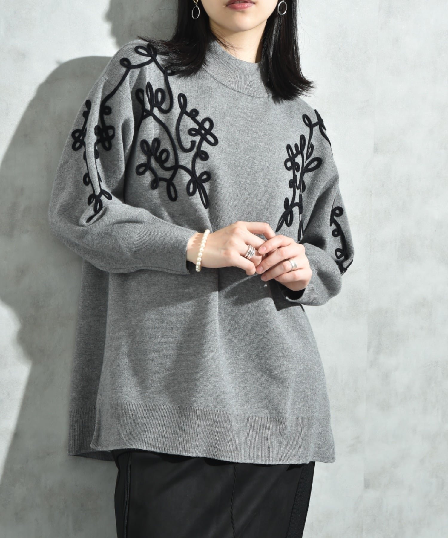 【インタープラネット/INTERPLANET】のコード刺繍ハイネックチュニック インテリア・キッズ・メンズ・レディースファッション・服の通販 founy(ファニー) 　ファッション　Fashion　レディースファッション　Fashion for Women　トップス・カットソー　Cut & Sew Tops　チュニック　Tunic, Long Top　ハイネック　High Neck, Mock Neck　グレー|ID: prp329100004748001 ipo3291000000034332124