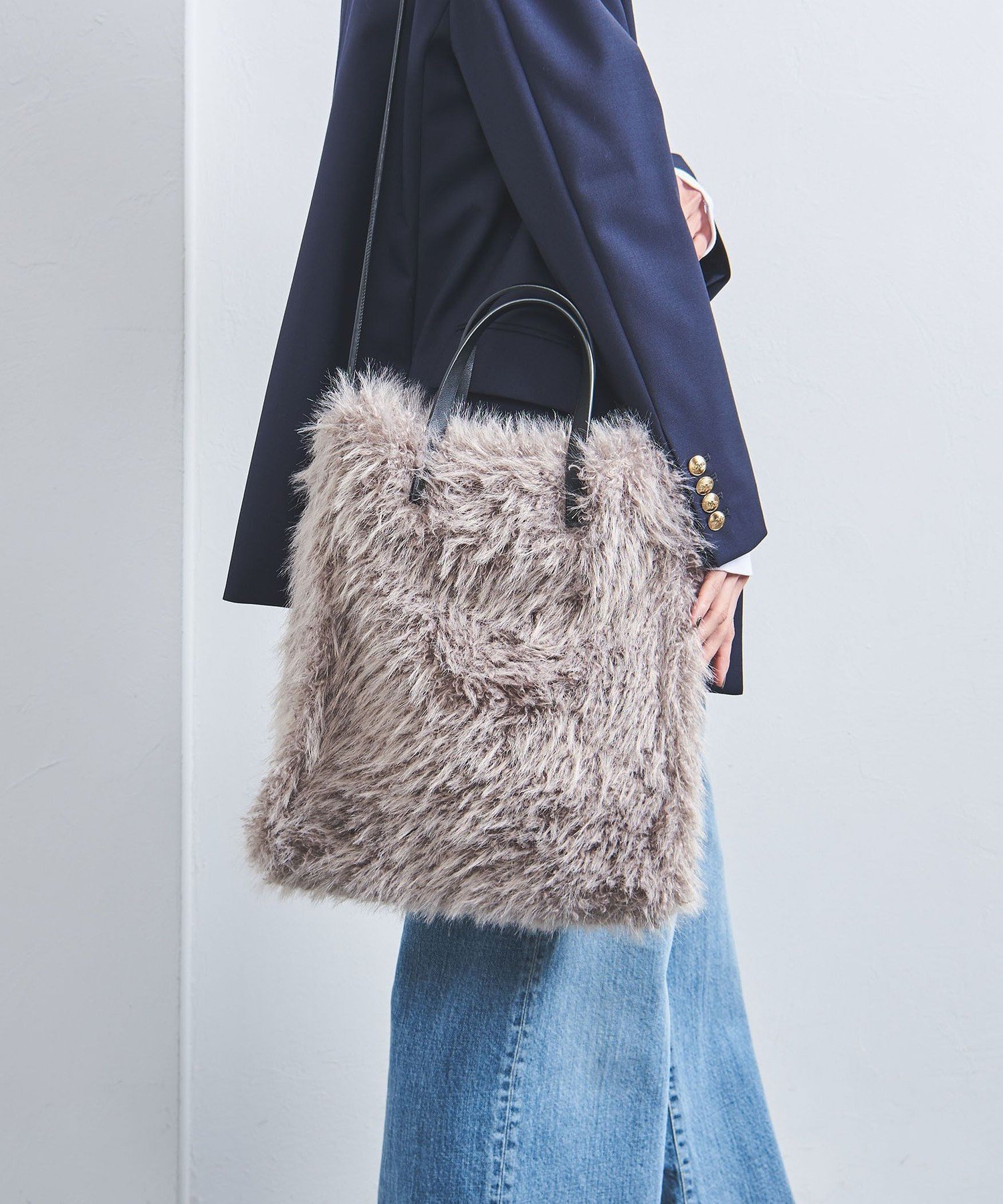 【ユナイテッドアローズ/UNITED ARROWS】のカーリー フェイクファー トートバッグ 人気、トレンドファッション・服の通販 founy(ファニー) 　ファッション　Fashion　レディースファッション　Fashion for Women　バッグ　Bags　ショルダー　Shoulder, Shoulder Strap　シンプル　Simple, Minimal　ジャケット　Jacket, Outerwear　デニム　Denim, Jeans Material　フェイクファー　Faux Fur, Imitation Fur　アウトレット　Outlet / Clearance　おすすめ　Recommended / Our Picks　旅行　Travel　 other-1|ID: prp329100004748056 ipo3291000000034600864