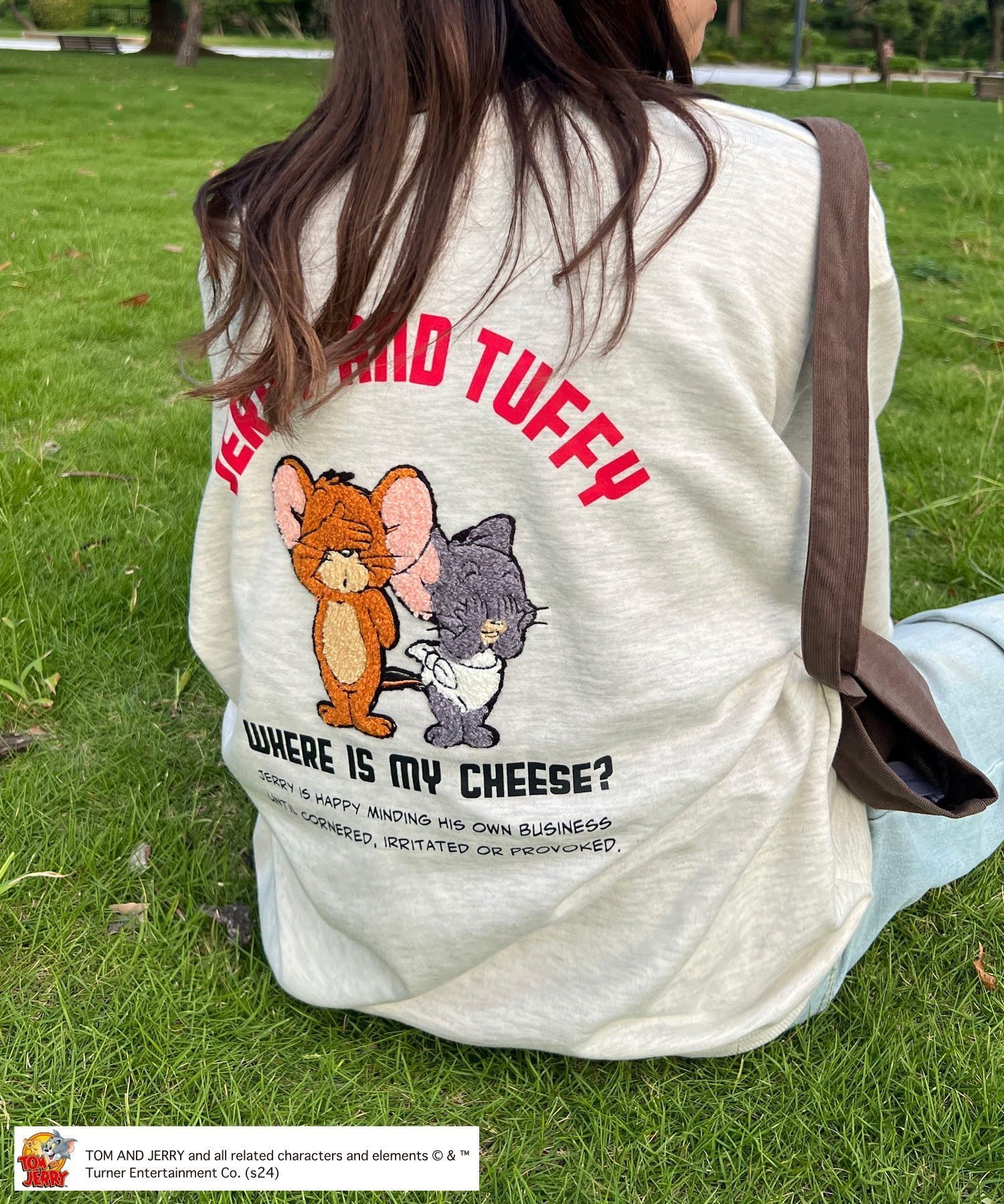 【アズノウアズ プラス/AS KNOW AS plus】のアクリルキーホルダー付き トムとジェリー スウェットプルオーバー インテリア・キッズ・メンズ・レディースファッション・服の通販 founy(ファニー) 　ファッション　Fashion　レディースファッション　Fashion for Women　トップス・カットソー　Cut & Sew Tops　レディースパーカー・カジュアルフーディー　Casual Hoodies & Sweatshirts　カジュアルプルオーバー・ニットトップス　Pullovers & Knit Tops / Casual Pullovers　スウェット・クルーネックトップス　Sweatshirts & Crewnecks / Relaxed Fit Sweat Tops　アクリル　Acrylic Material　キーホルダー　Keychain, Key Holder　コンビ　Combo, Combination Style　スウェット / スエット　Sweatshirt, Sweatwear　ビッグ　Big, Oversized　ワンポイント　One Point, Statement Accent　再入荷　Restock / Back in Stock　オートミール2|ID: prp329100004748073 ipo3291000000034647183