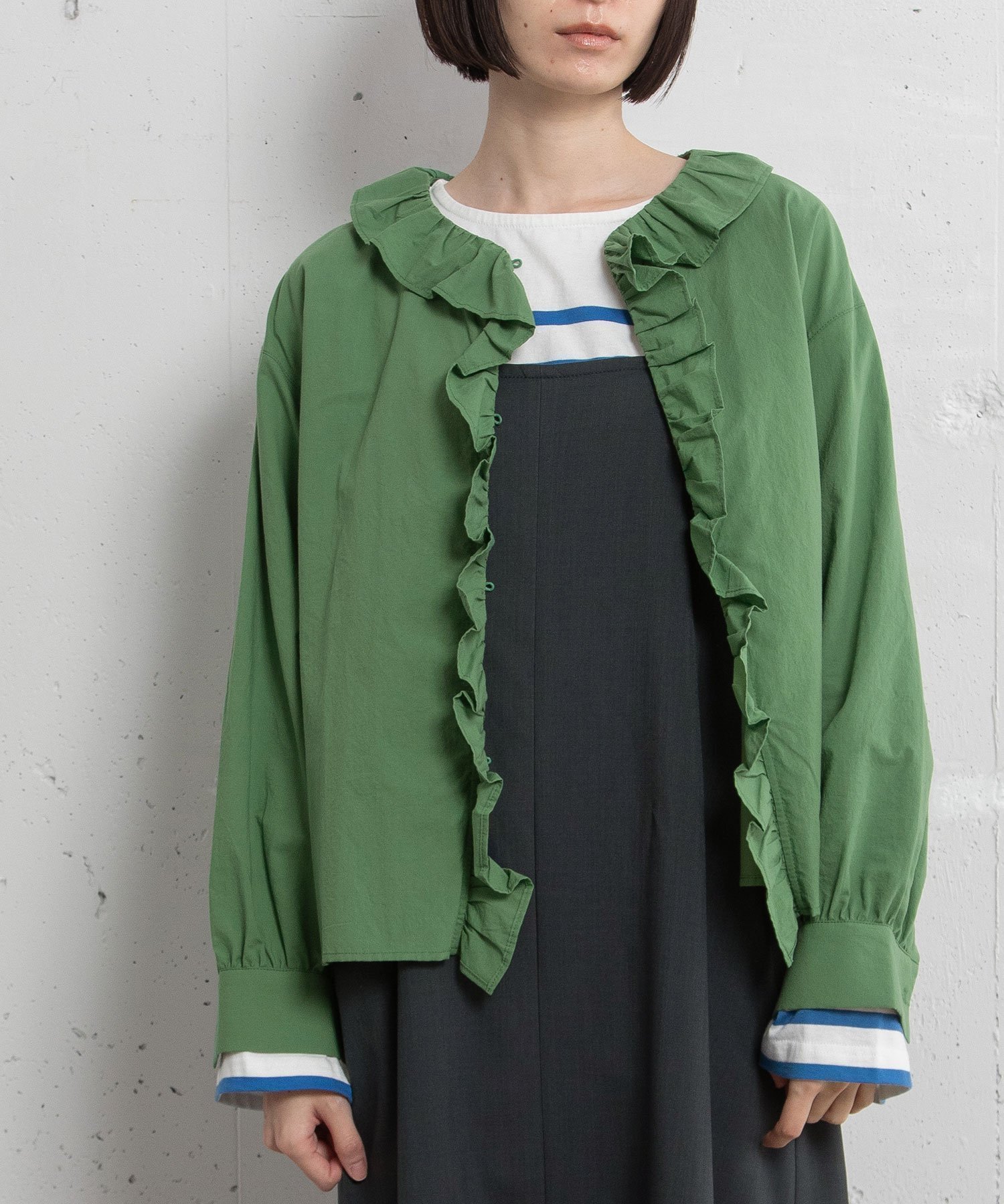 【プードゥドゥ/POU DOU DOU】のラッフルフリルブラウス インテリア・キッズ・メンズ・レディースファッション・服の通販 founy(ファニー)  ファッション Fashion レディースファッション Fashion for Women トップス・カットソー Cut & Sew Tops シャツ・ブラウス・オフィスカジュアル Elegant Blouses & Button-Ups ギャザー Gathered, Ruffled スマート Smart, Elegant デニム Denim, Jeans Material バランス Balance, Style Balance フリル Frill, Ruffle フロント Front, Front Design ボーダー Border, Stripe 羽織 Haori, Light Jacket グリーン|ID: prp329100004748100 ipo3291000000034332886