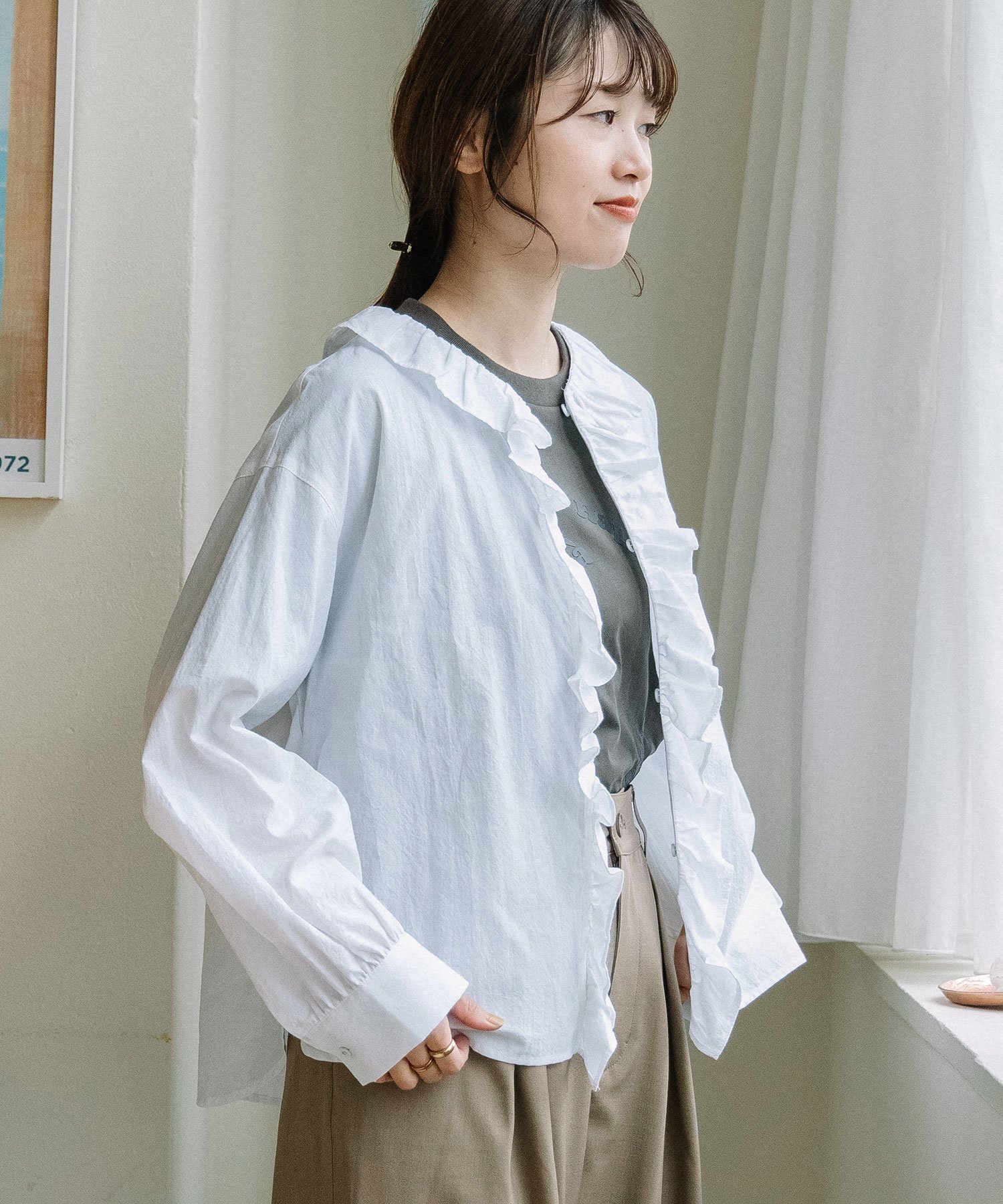 【プードゥドゥ/POU DOU DOU】のラッフルフリルブラウス インテリア・キッズ・メンズ・レディースファッション・服の通販 founy(ファニー)  ファッション Fashion レディースファッション Fashion for Women トップス・カットソー Cut & Sew Tops シャツ・ブラウス・オフィスカジュアル Elegant Blouses & Button-Ups ギャザー Gathered, Ruffled スマート Smart, Elegant デニム Denim, Jeans Material バランス Balance, Style Balance フリル Frill, Ruffle フロント Front, Front Design ボーダー Border, Stripe 羽織 Haori, Light Jacket オフホワイト|ID: prp329100004748100 ipo3291000000034332889