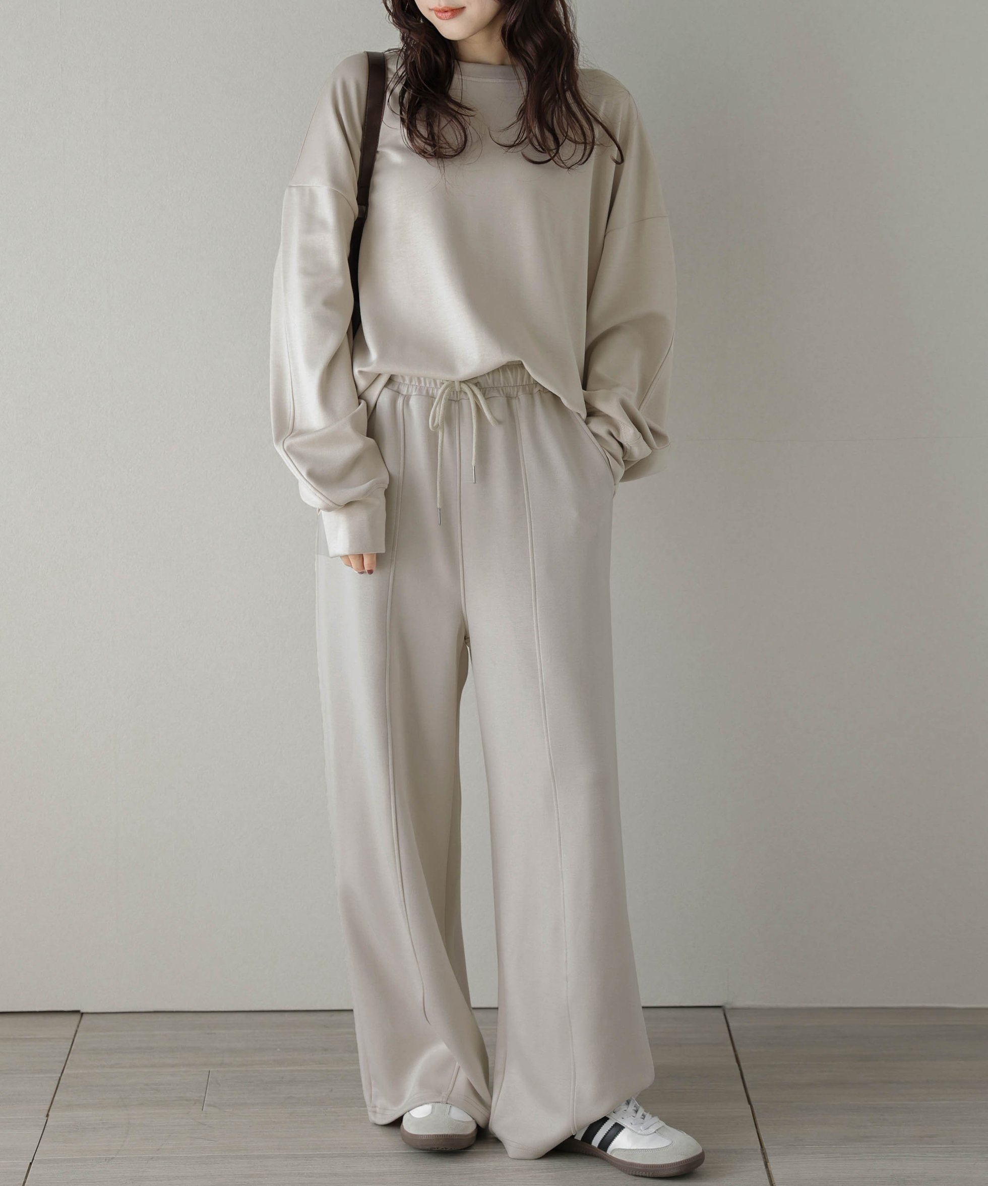 【ラジュール/Lajour】のルーズスウェットセットアップ インテリア・キッズ・メンズ・レディースファッション・服の通販 founy(ファニー) 　ファッション　Fashion　レディースファッション　Fashion for Women　トップス・カットソー　Cut & Sew Tops　レディースパーカー・カジュアルフーディー　Casual Hoodies & Sweatshirts　スウェット・クルーネックトップス　Sweatshirts & Crewnecks / Relaxed Fit Sweat Tops　2025年　2025　2025-2026秋冬・A/W　Autumn/Winter 2025–26 AW25–26　お家時間・ステイホーム　Stay Home / At Home　インナー　Innerwear　ショルダー　Shoulder, Shoulder Strap　スウェット / スエット　Sweatshirt, Sweatwear　ストレート　Straight, Straight Cut　スリーブ　Sleeve, Long Sleeve / Short Sleeve　セットアップ　Set-Up, Coordinated Outfit　ドロップ　Drop Shoulder, Dropped Style　ベージュ|ID: prp329100004748266 ipo3291000000034438456