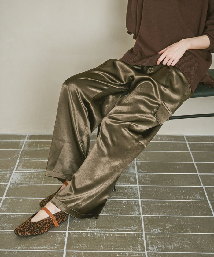 【ラコレ/LAKOLE】のサテンカーゴパンツ インテリア・キッズ・メンズ・レディースファッション・服の通販 founy(ファニー) https://founy.com/ ファッション Fashion レディースファッション Fashion for Women パンツ Pants & Trousers おすすめ Recommended / Our Picks カーゴパンツ Cargo Pants, Utility Pants サテン Satin, Glossy Fabric ポケット Pocket, Pocket Detail リラックス Relax, Relaxed Fit エレガント 上品 Elegant |ID: prp329100004748930 ipo3291000000034498012