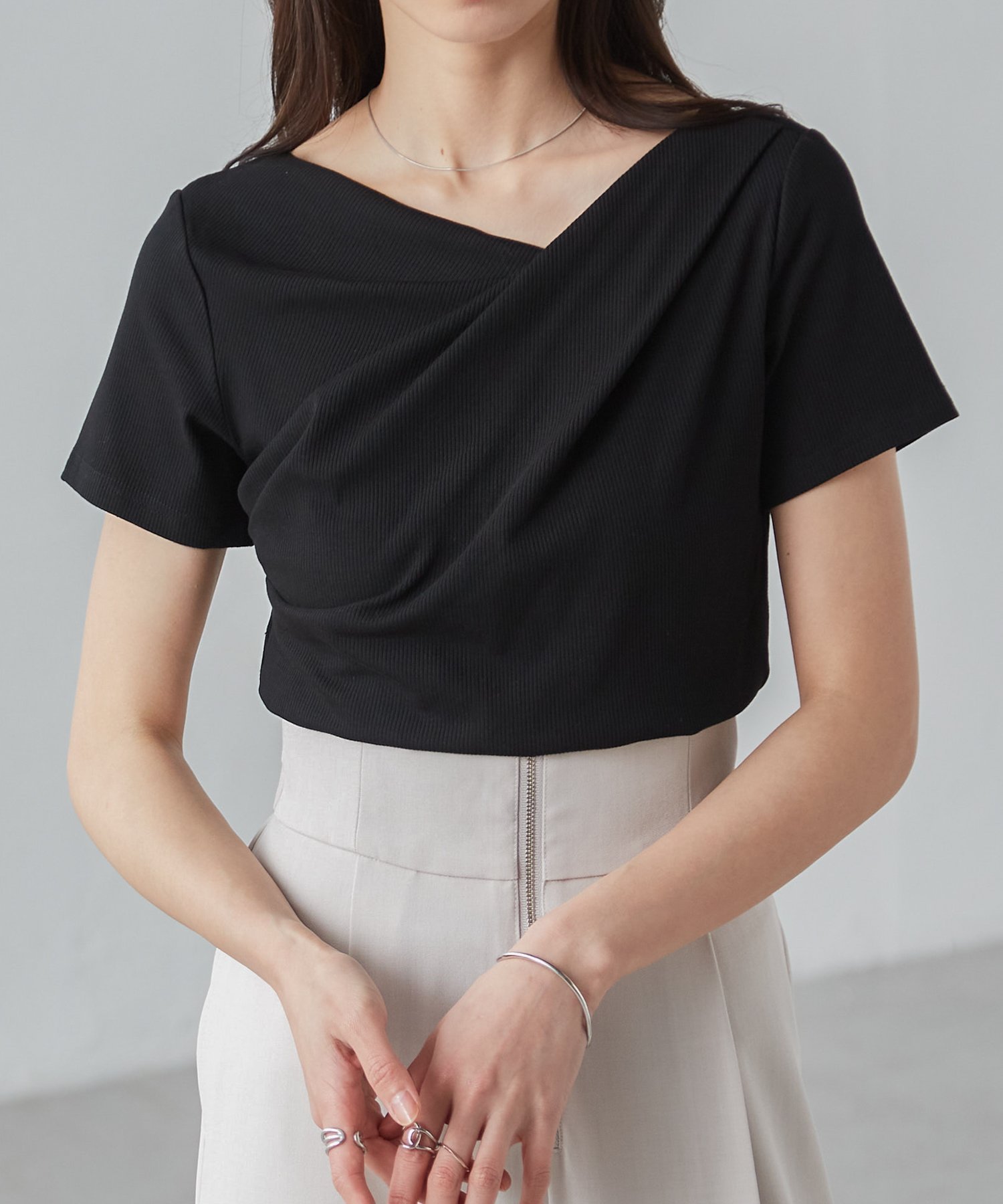 【ラナン/Ranan】のRanan/ドレープリブTシャツ インテリア・キッズ・メンズ・レディースファッション・服の通販 founy(ファニー) 　ファッション　Fashion　レディースファッション　Fashion for Women　トップス・カットソー　Cut & Sew Tops　シャツ・ブラウス・オフィスカジュアル　Elegant Blouses & Button-Ups　ロングTシャツ・Tシャツ　Longline T-Shirts & Tees　シンプル　Simple, Minimal　タイトスカート　Pencil Skirt, Tight Skirt　デコルテ　Décolleté, Neckline　トレンド　Trend, Trending Now　ドレープ　Drape, Draping Fabric　フィット　Fit, Slim Fit　フェミニン　Feminine, Girly　ベーシック　Basic, Essential　ポケット　Pocket, Pocket Detail　半袖　Short Sleeve, Half Sleeve　夏　Summer　エレガント 上品　Elegant　ブラック|ID: prp329100004748972 ipo3291000000034507901