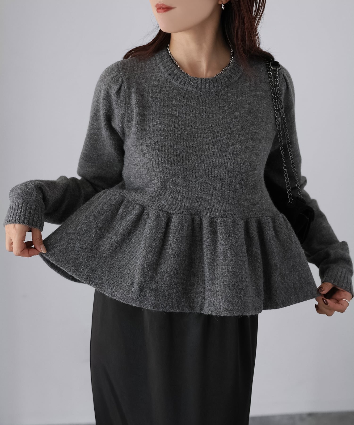 【リベリー/Riberry】の袖バルーンペプラムニットトップス インテリア・キッズ・メンズ・レディースファッション・服の通販 founy(ファニー) ファッション Fashion レディースファッション Fashion for Women トップス・カットソー Cut & Sew Tops ニット Knit Tops & Sweaters オケージョン Occasion Wear 春 Spring 秋 Autumn 切替 Switching, Contrast Panel シンプル Simple, Minimal スラックス Slacks, Dress Pants タイトスカート Pencil Skirt, Tight Skirt 長袖 Long Sleeve, Full Sleeve バランス Balance, Style Balance フォルム Silhouette, Form フリル Frill, Ruffle ペプラム Peplum, Flared Hem ワイド Wide, Wide Fit 冬 Winter / This Winter A/W・秋冬 Autumn/Winter 再入荷 Restock / Back in Stock おすすめ Recommended / Our Picks エレガント 上品 Elegant セレモニー Ceremony チャコールグレー|ID: prp329100004749051 ipo3291000000034602077